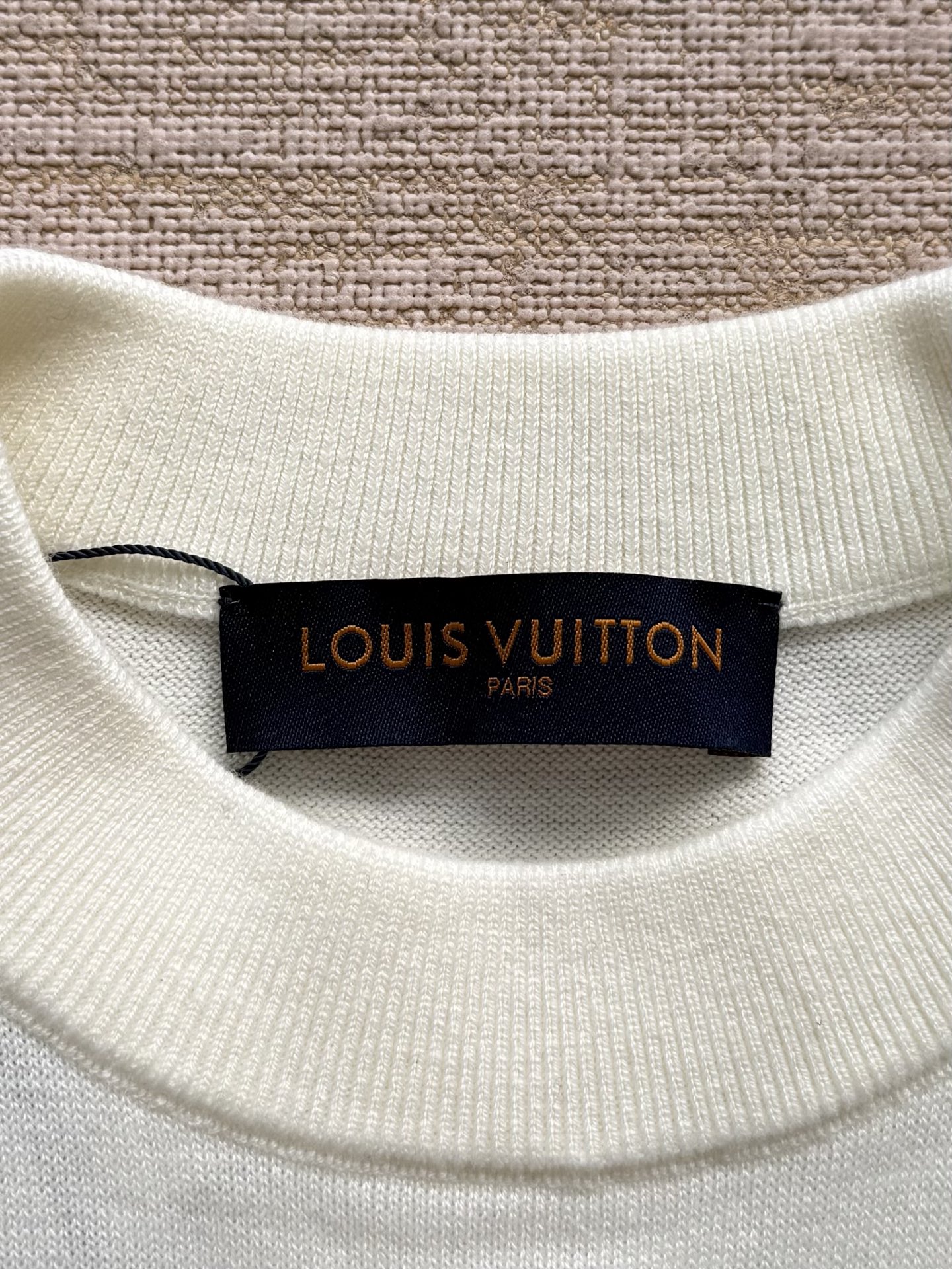 1AJBW1 グラフィックニットクルーネック