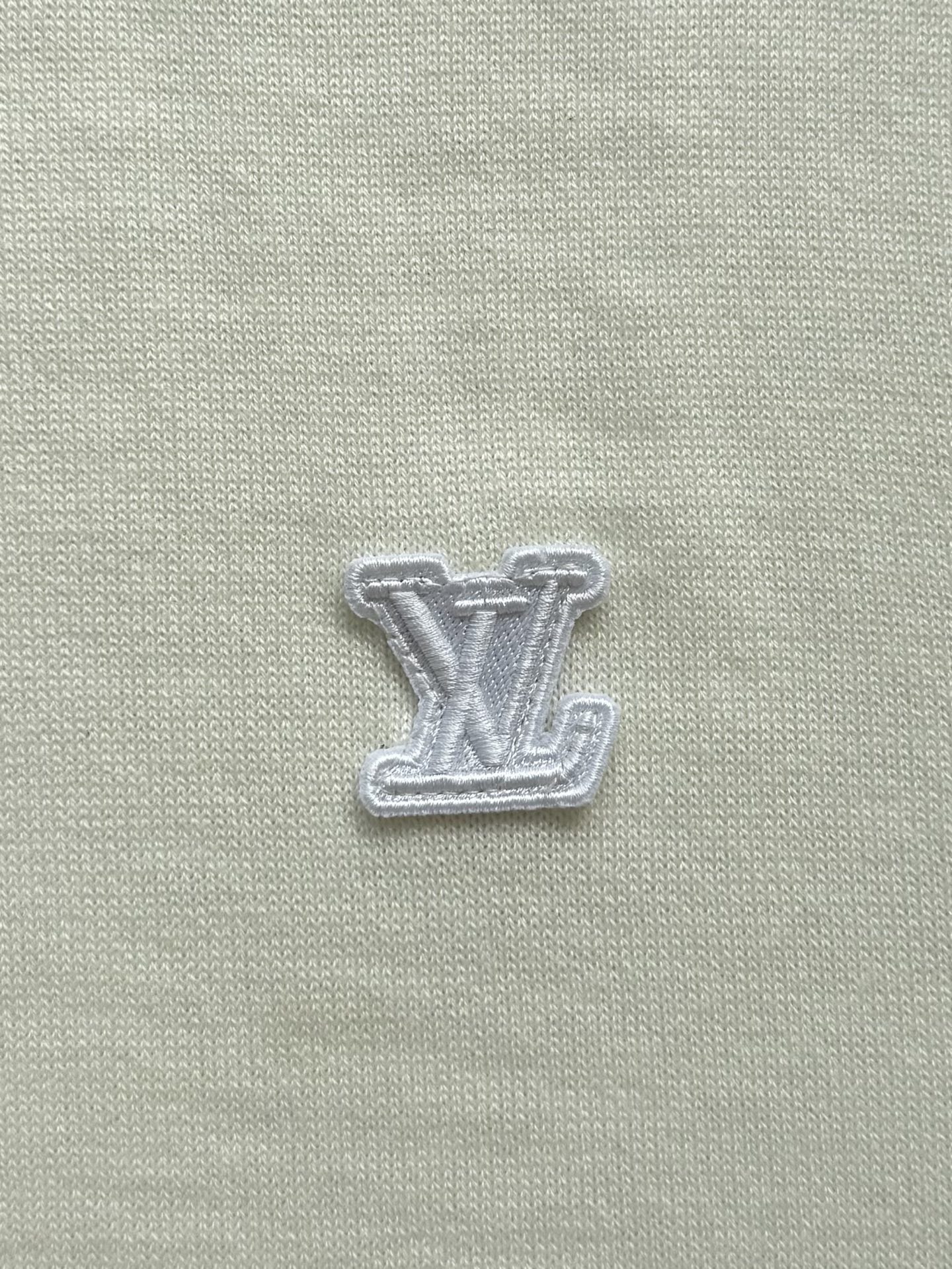 1AJBW1 グラフィックニットクルーネック