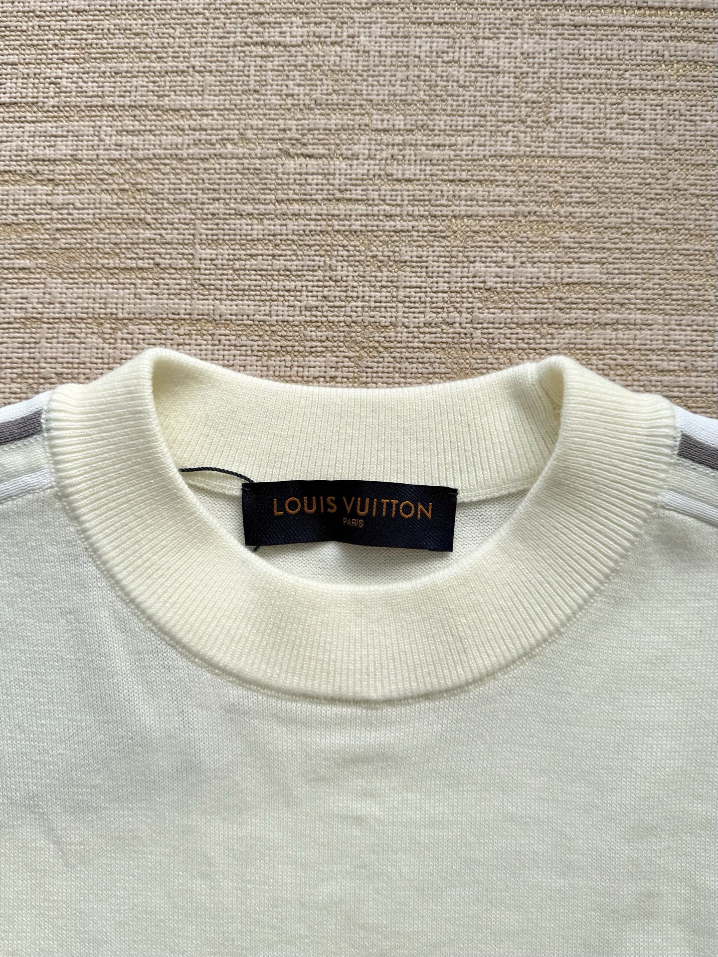 1AJBW1 グラフィックニットクルーネック