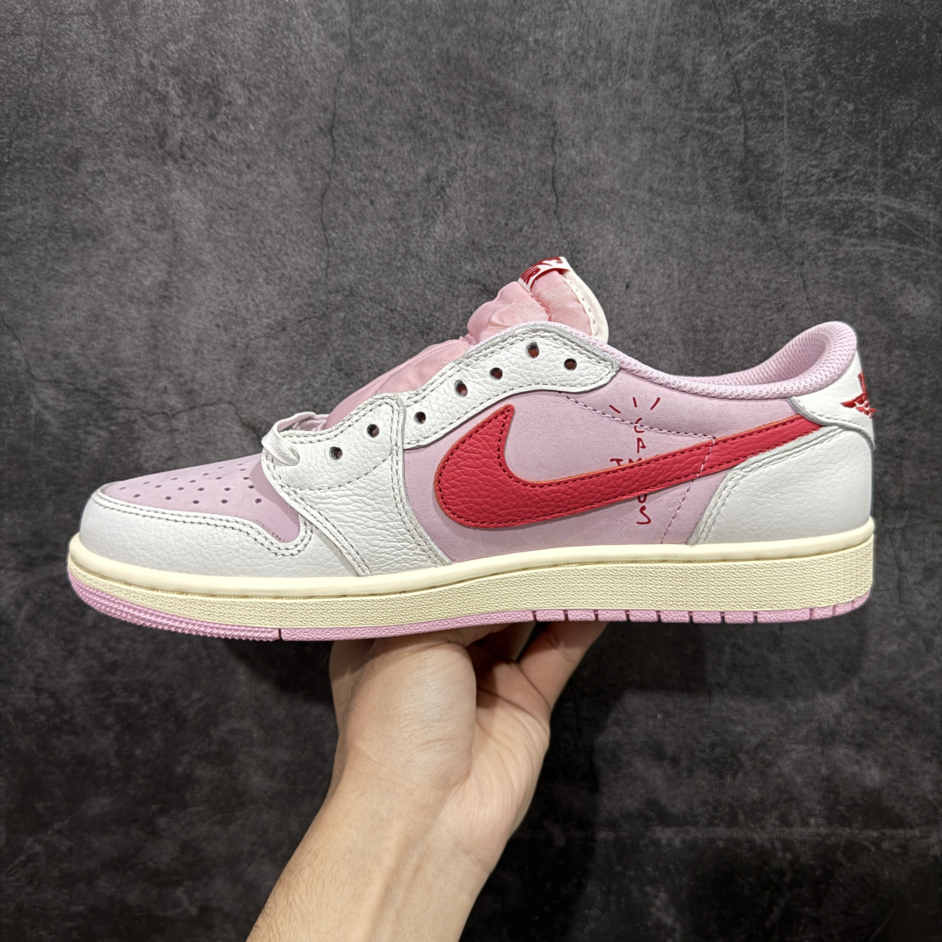 Travis Scott × Nike Air Jordan 1 Low OG "Sail/Tropical Pink" （IQ7604-101）