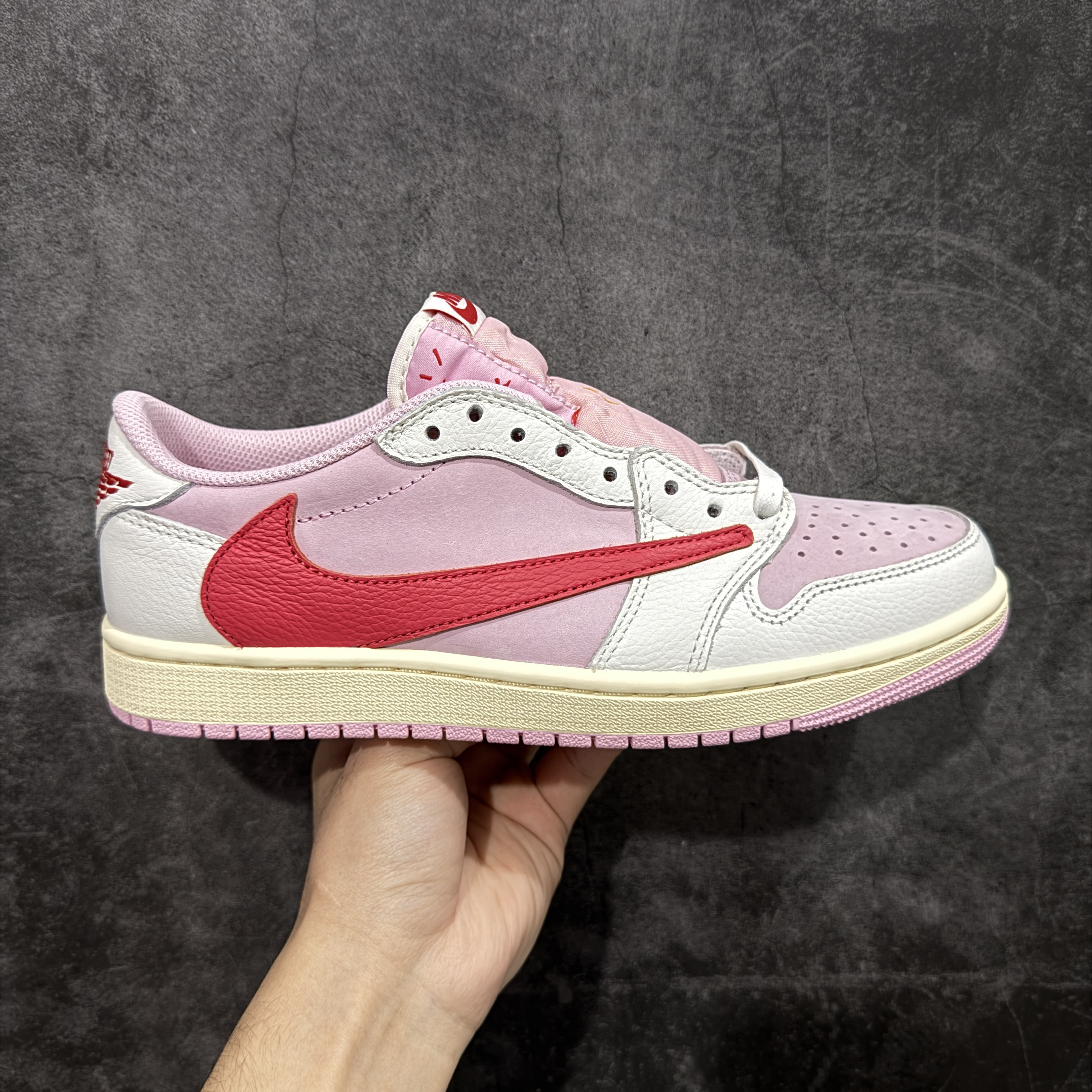 Travis Scott × Nike Air Jordan 1 Low OG "Sail/Tropical Pink" （IQ7604-101）