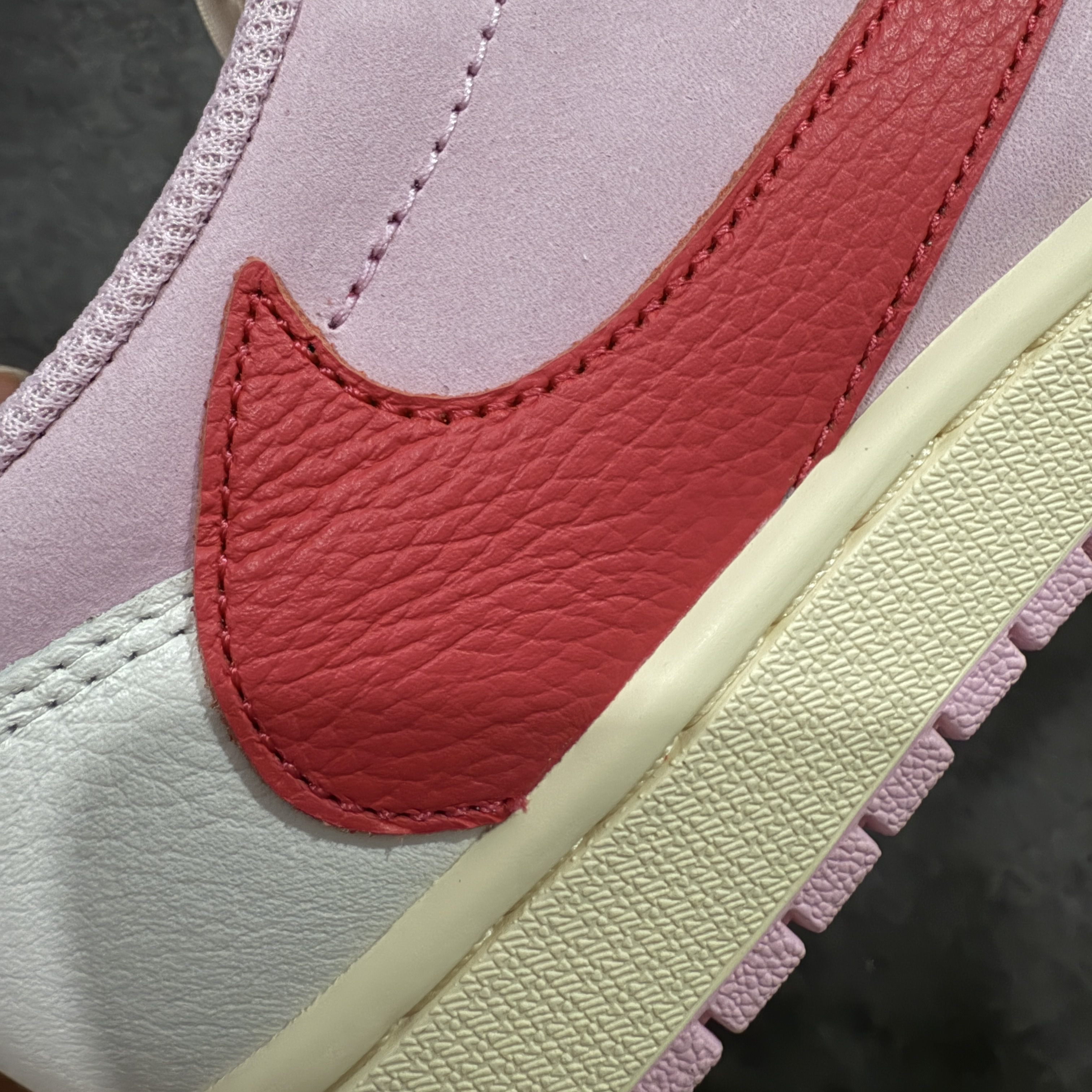 Travis Scott × Nike Air Jordan 1 Low OG "Sail/Tropical Pink" （IQ7604-101）