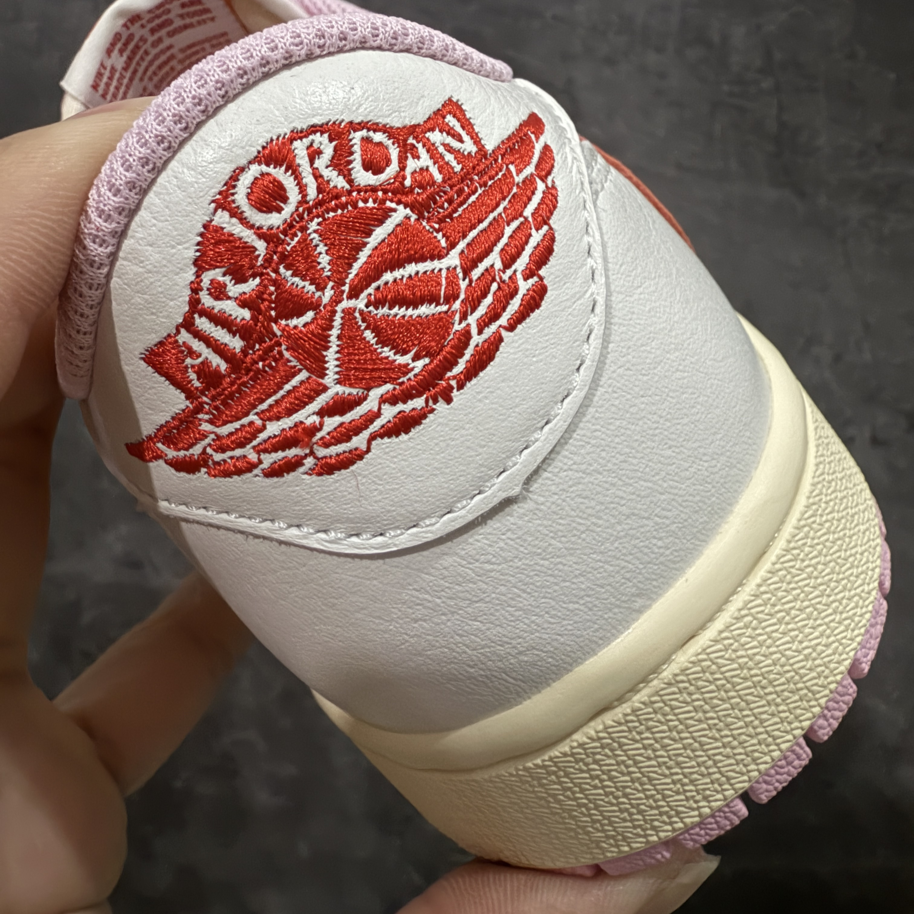 Travis Scott × Nike Air Jordan 1 Low OG "Sail/Tropical Pink" （IQ7604-101）
