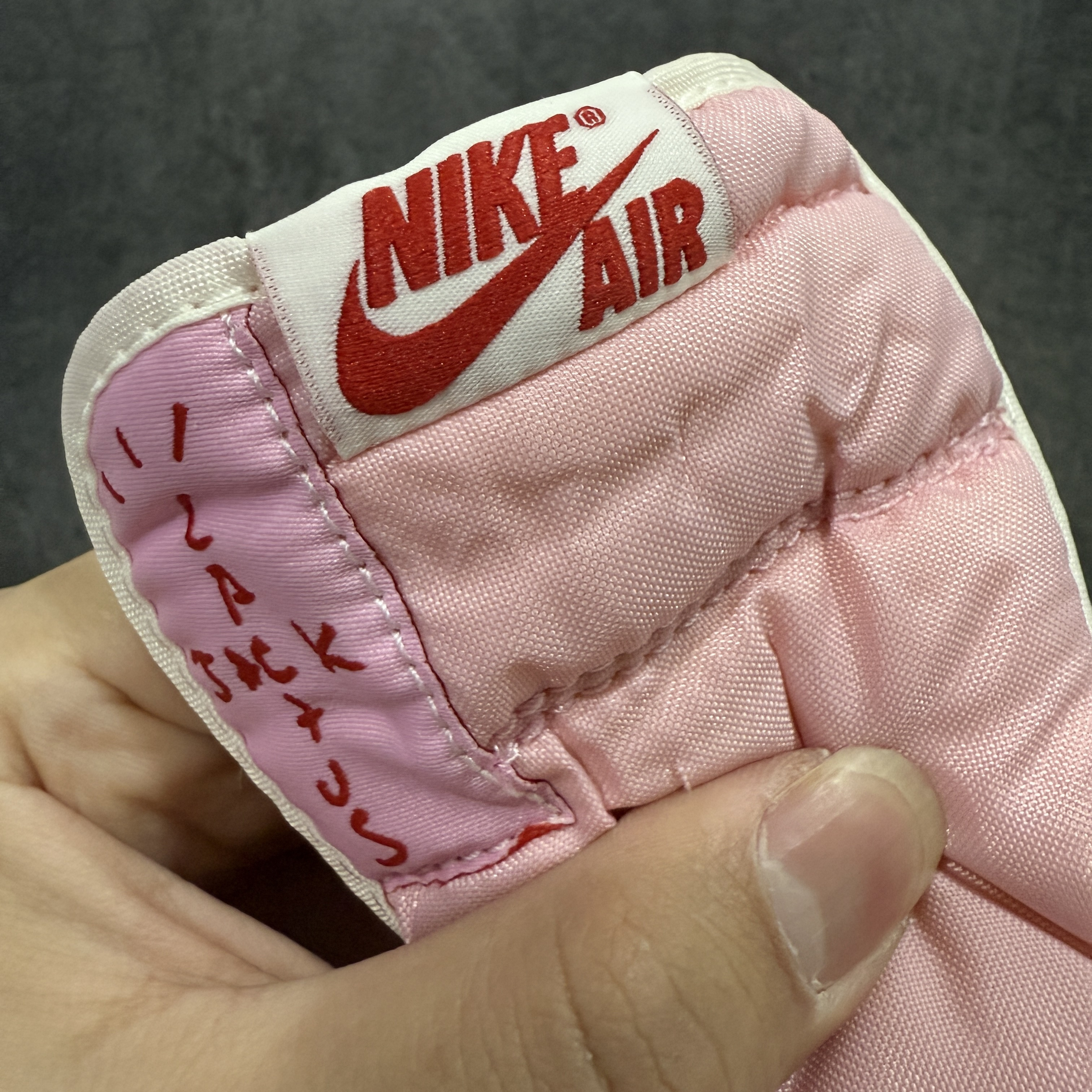 Travis Scott × Nike Air Jordan 1 Low OG "Sail/Tropical Pink" （IQ7604-101）