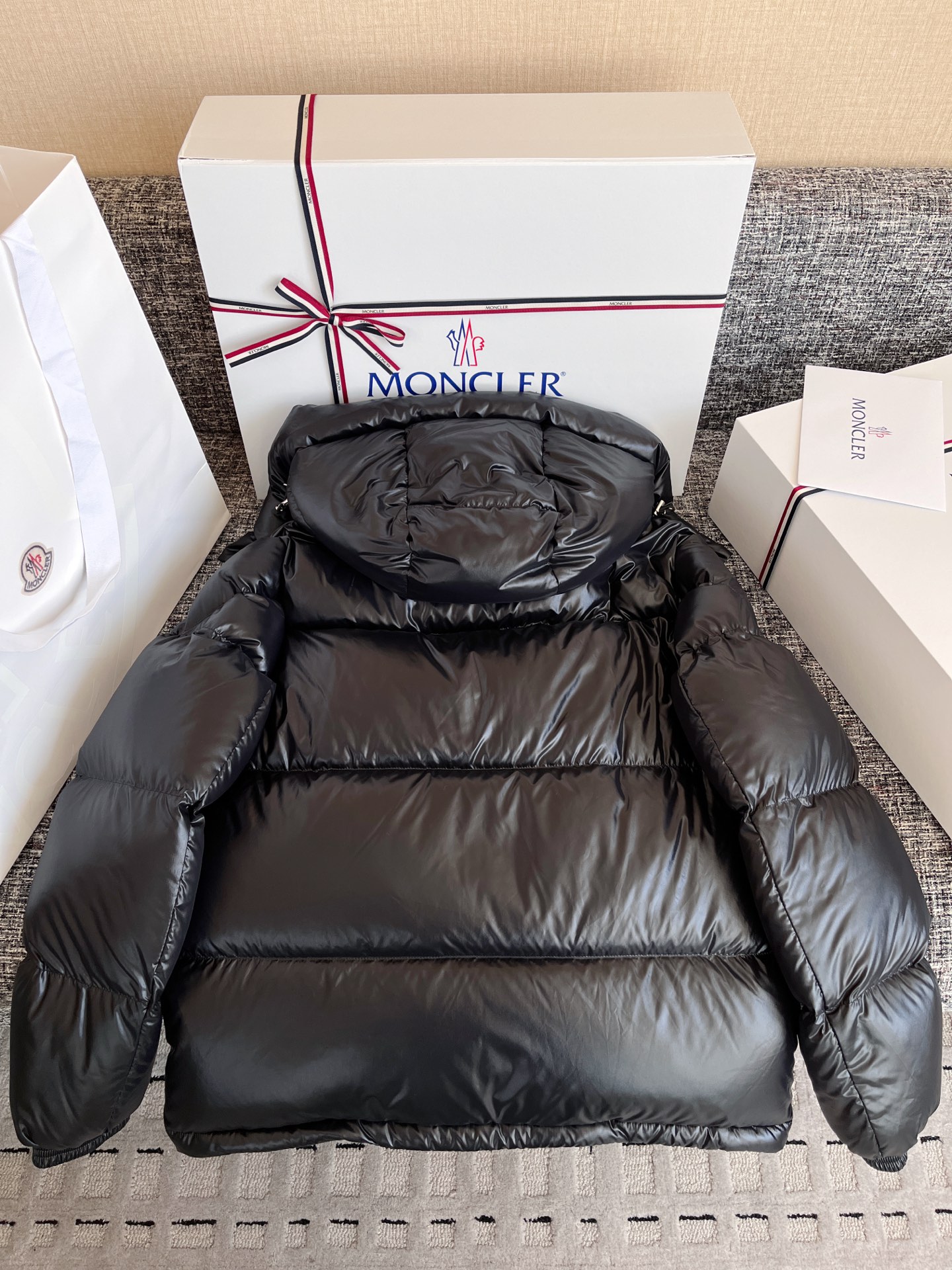 Moncler Montbeliard Short Down Jacket