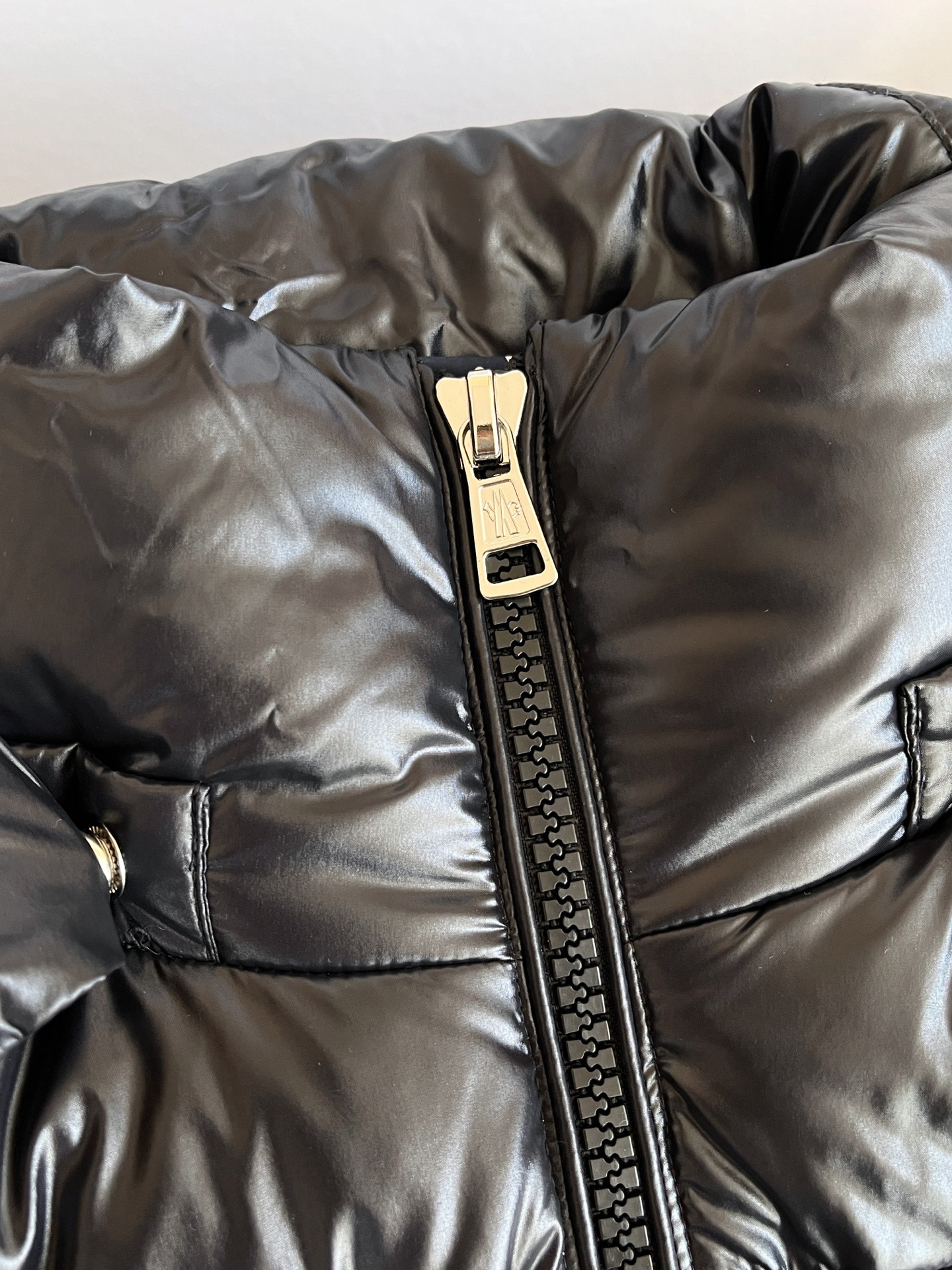 Moncler Montbeliard Short Down Jacket