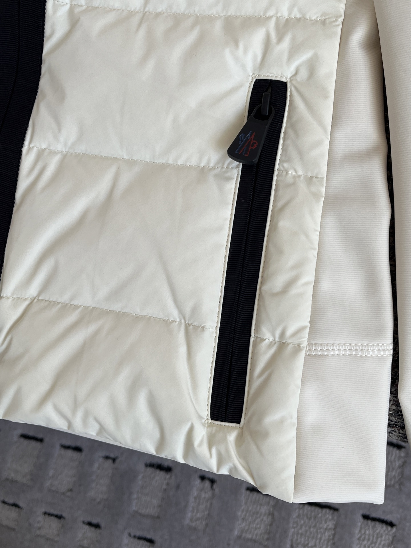 MONCLER GRENOBLE モンクレール グルノーブル ブルゾン