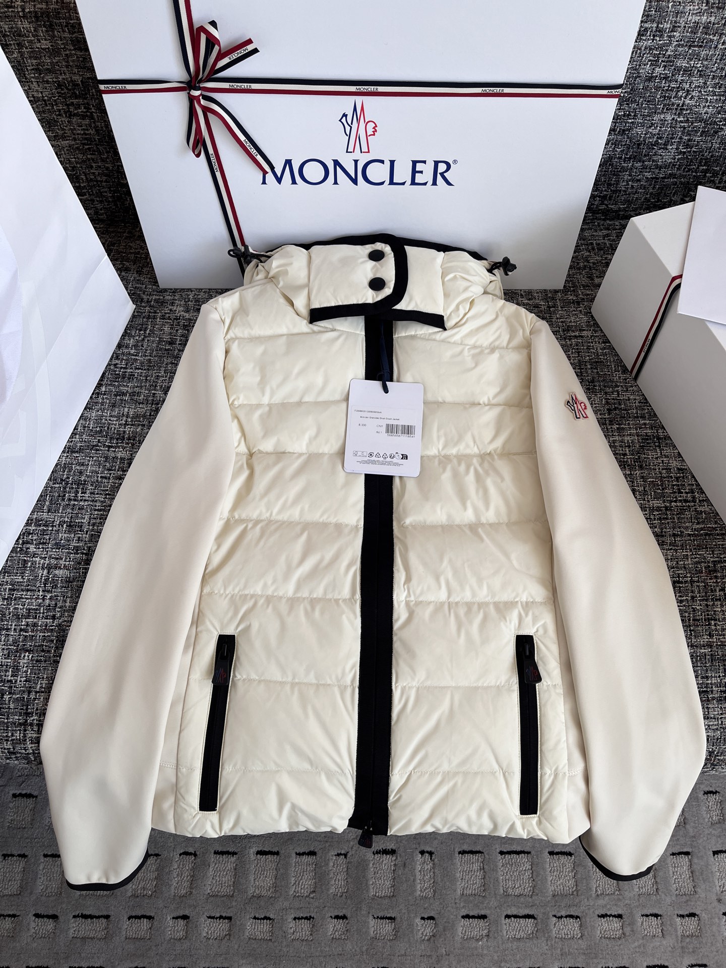 MONCLER GRENOBLE モンクレール グルノーブル ブルゾン
