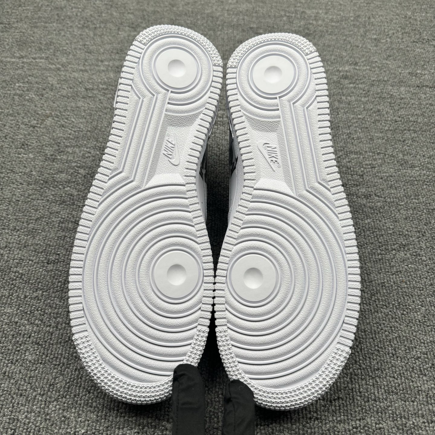 Supreme × COMME des GARCONS SHIRT × Nike Air Force 1 Low "White"