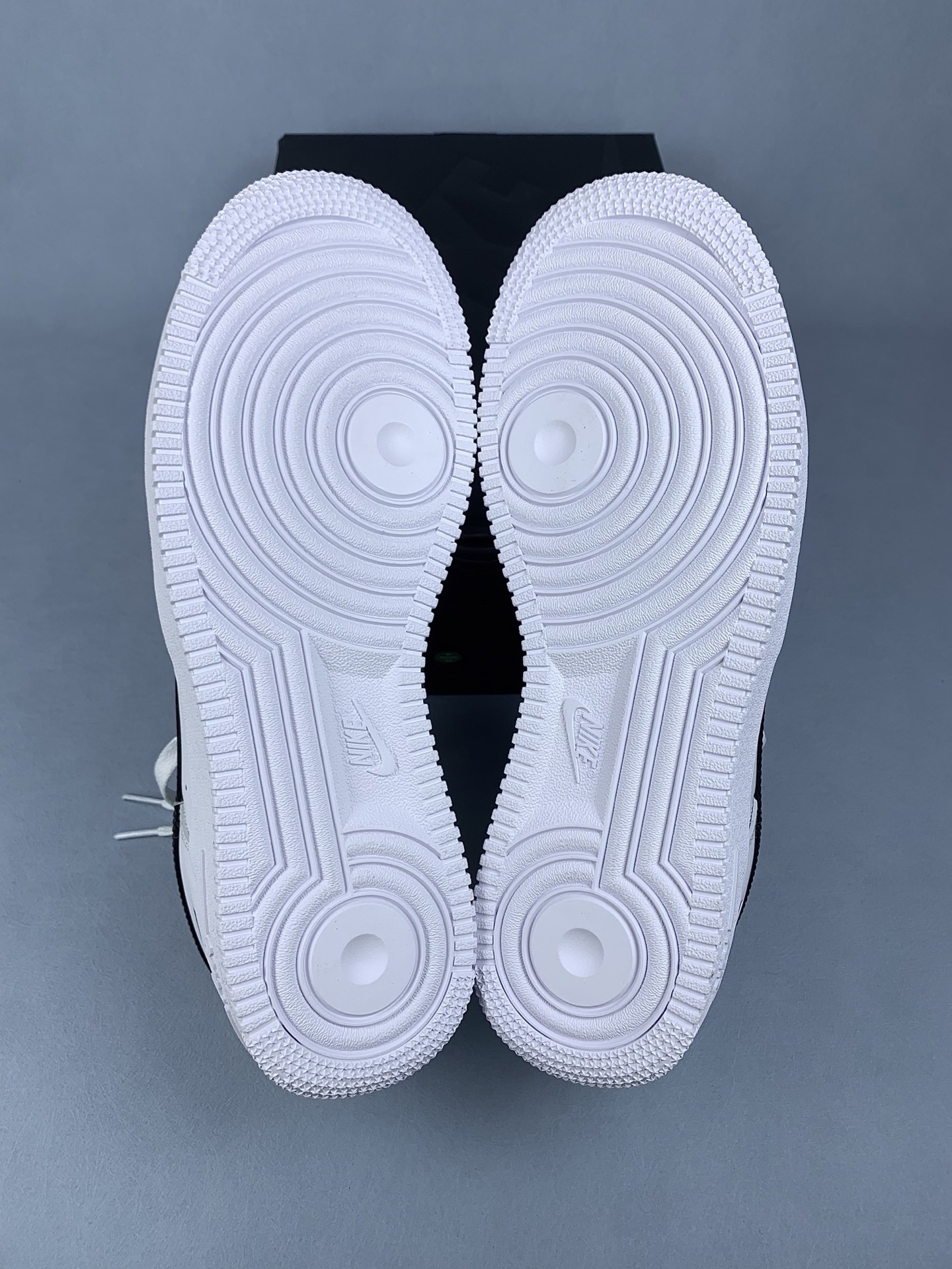 Supreme × Nike Air Force 1 Low "White/Black"