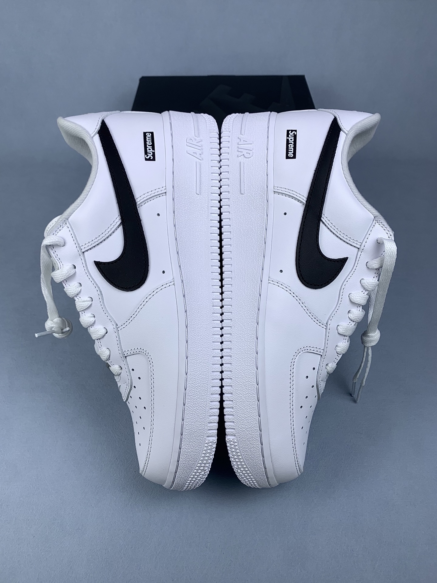 Supreme × Nike Air Force 1 Low "White/Black"
