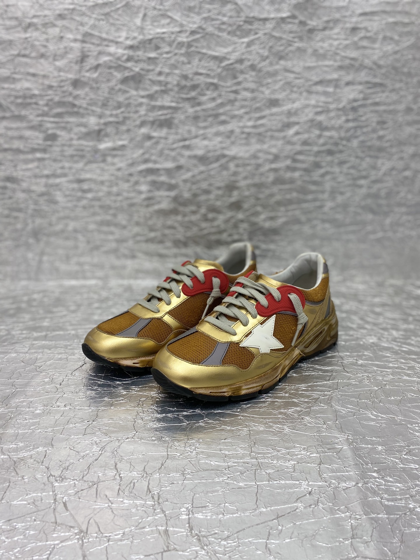 Golden Goose Dad-Star in mesh and gold foiled leather with white leather star