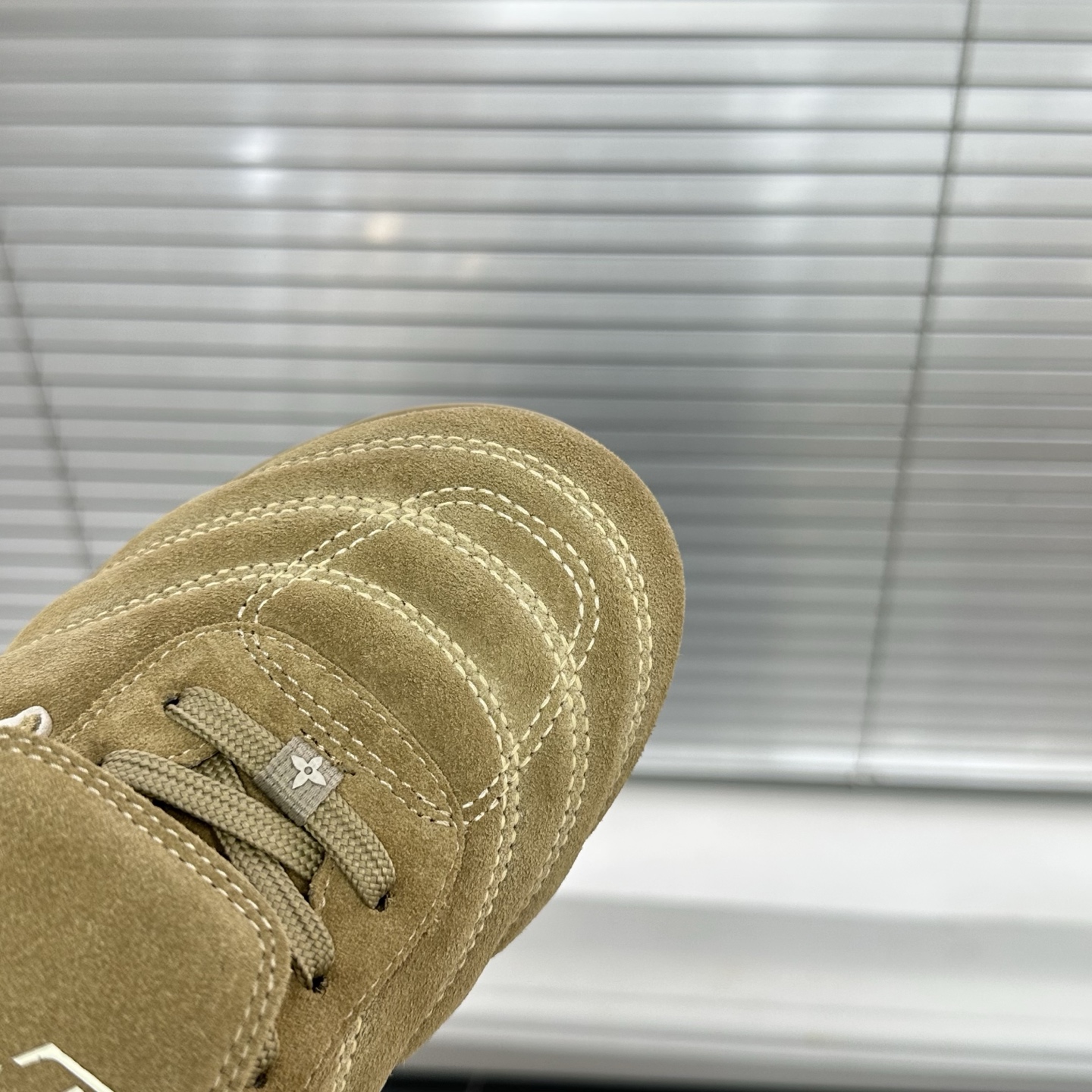 1AHTX7 LV フットプリント サッカー