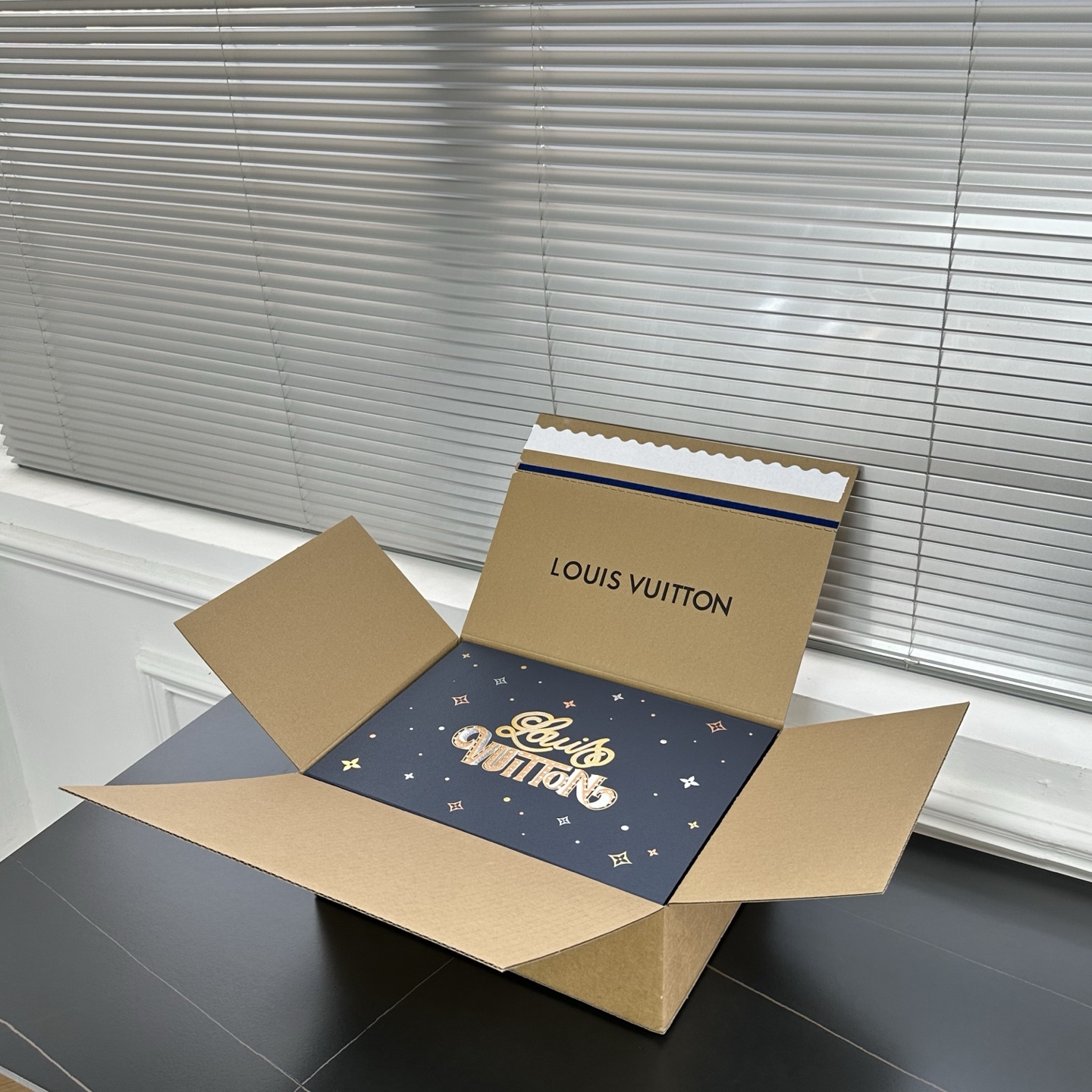 1AHTX7 LV フットプリント サッカー