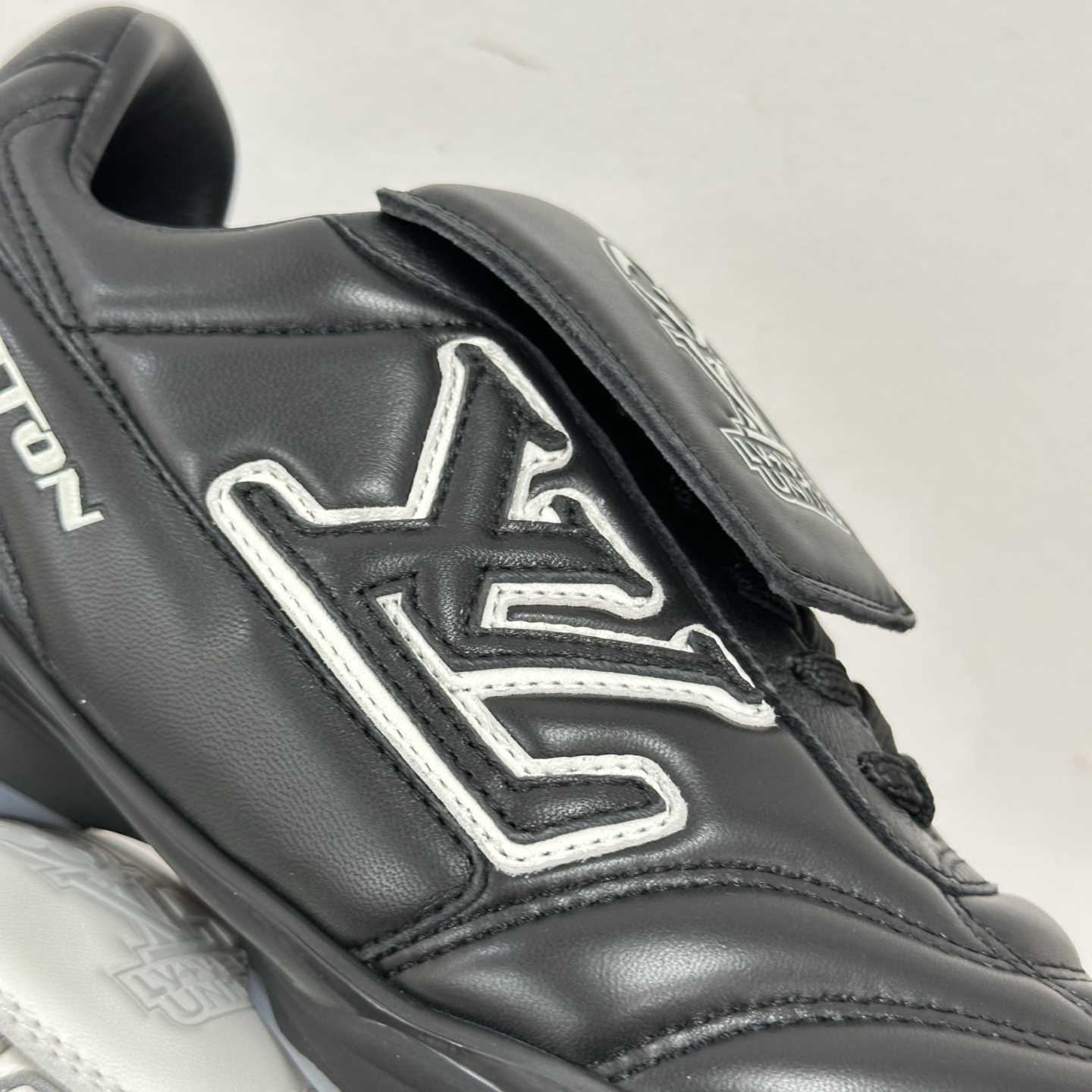 1AINWN LV フットプリント サッカー スニーカー