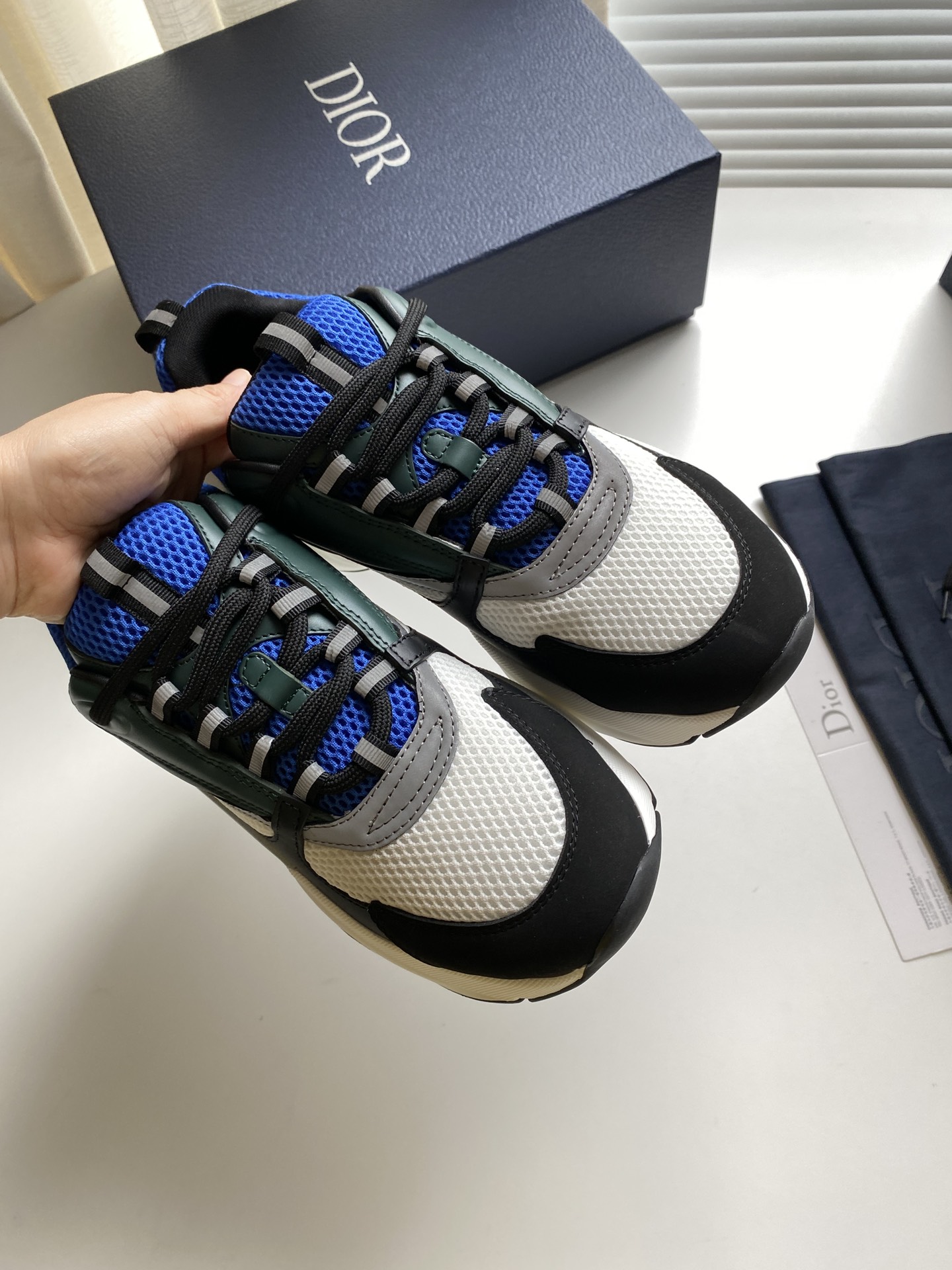 B22 Blue Deep Green Sneaker