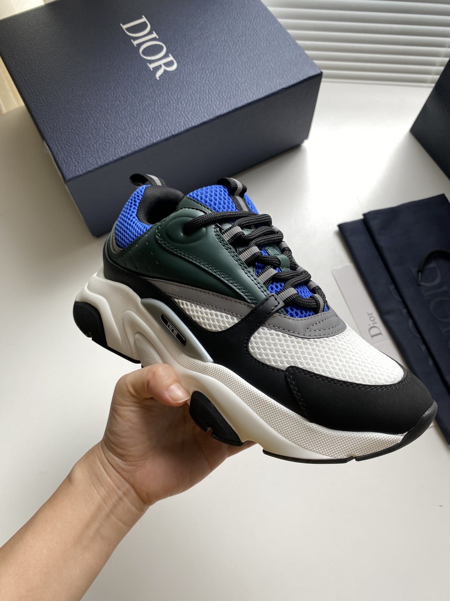 B22 Blue Deep Green Sneaker