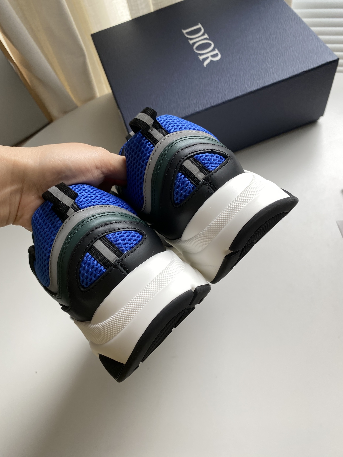 B22 Blue Deep Green Sneaker