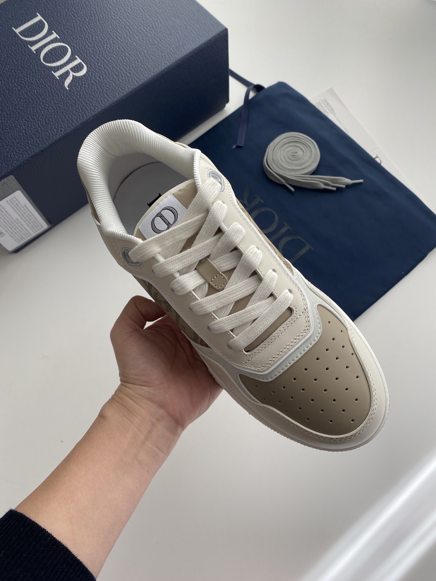 B27 Uptown Low-Top Sneakers