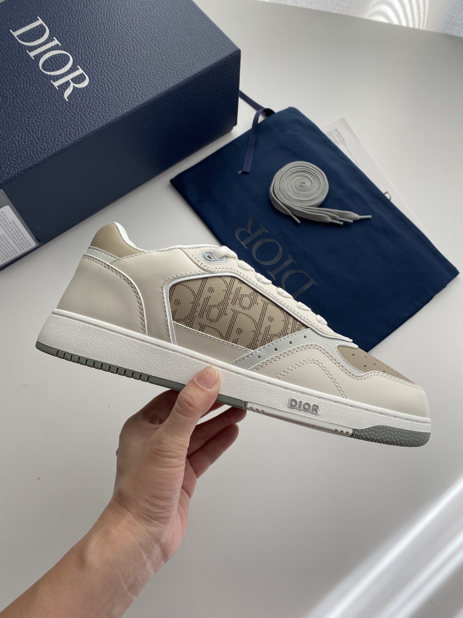 B27 Uptown Low-Top Sneakers