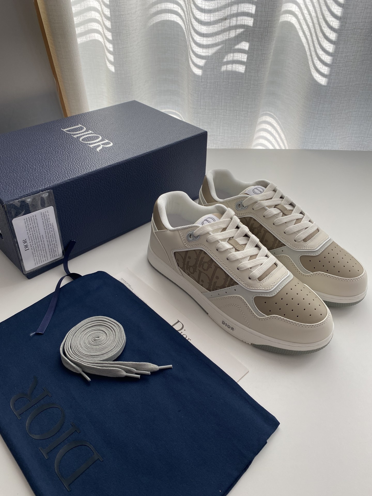 B27 Uptown Low-Top Sneakers