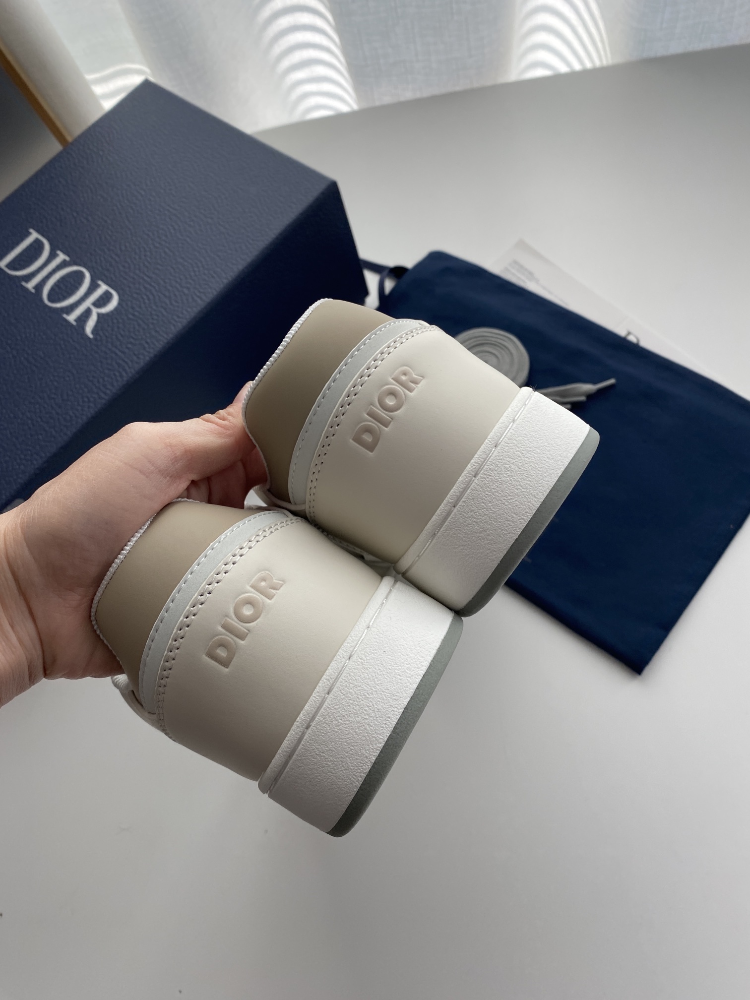 B27 Uptown Low-Top Sneakers