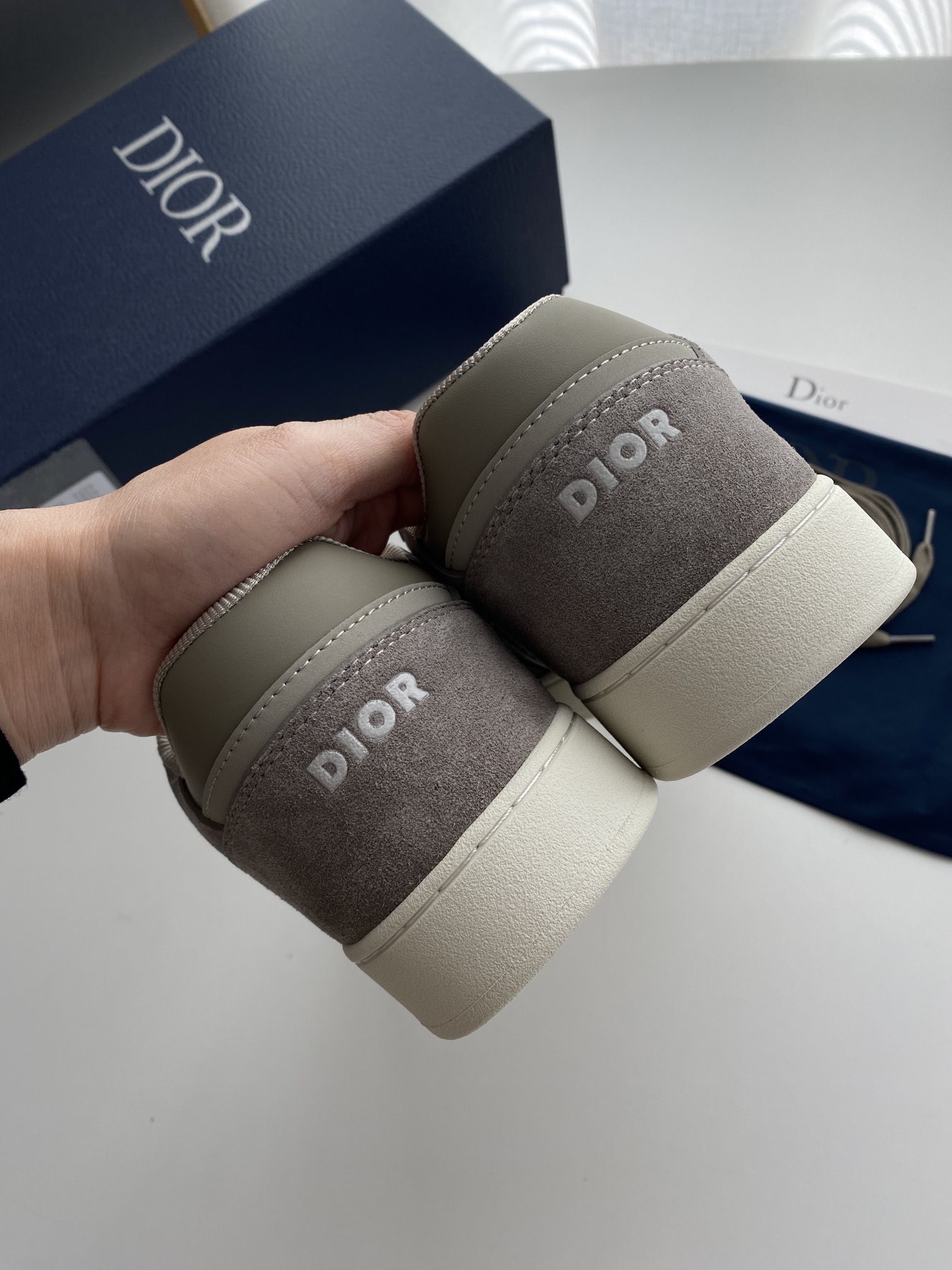 B27 Uptown Low-Top Sneakers