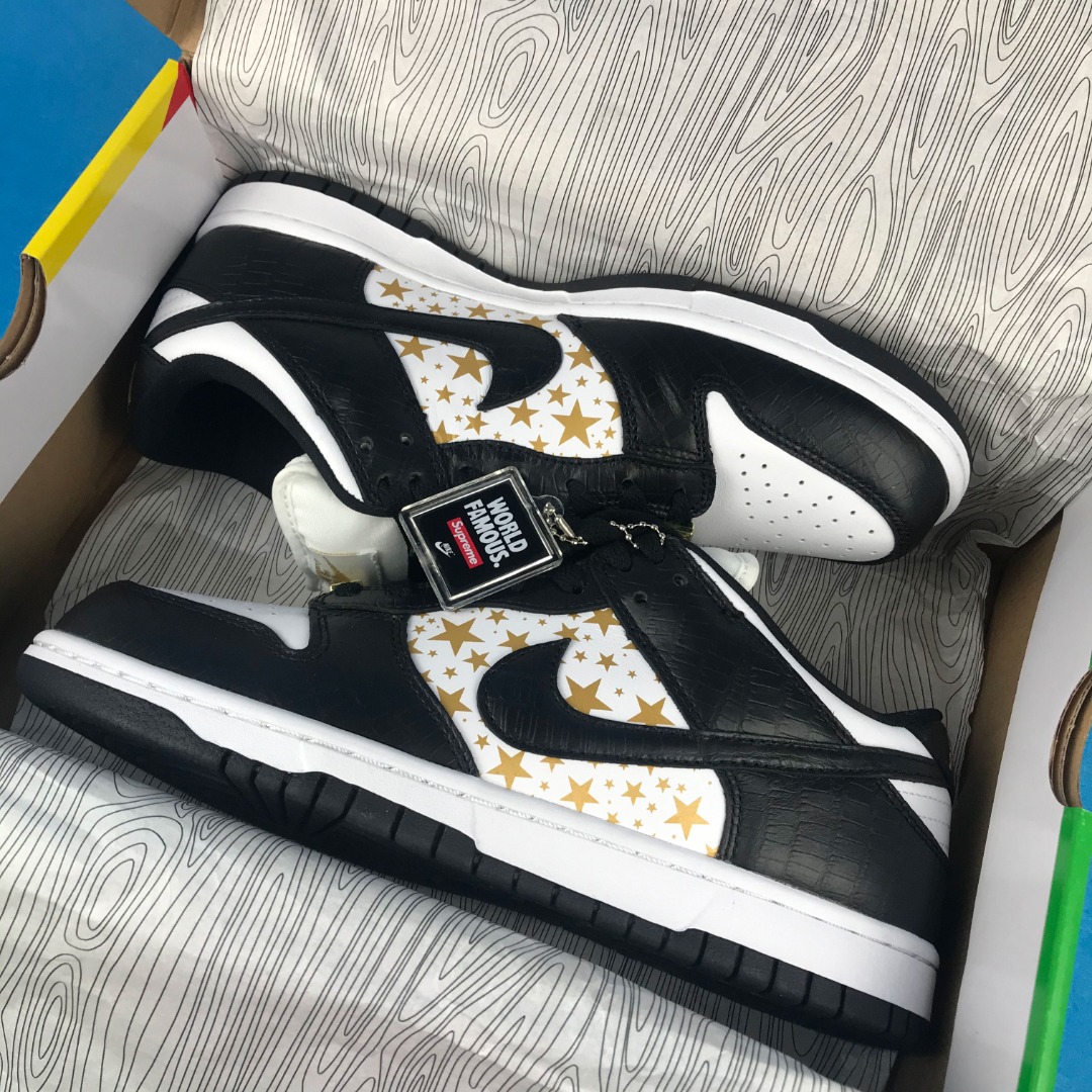 Supreme × Nike SB Dunk Low OG QS Gold Stars "White/Black"