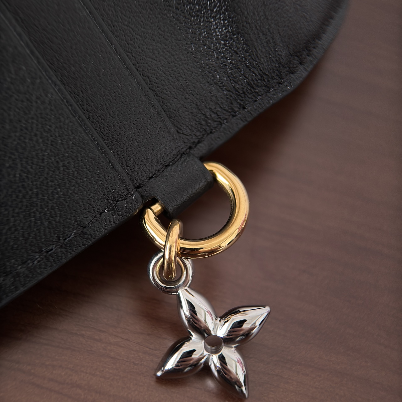 M14626 カードケース ポルト カルト･レクト ヴェルソ LV ブルーム