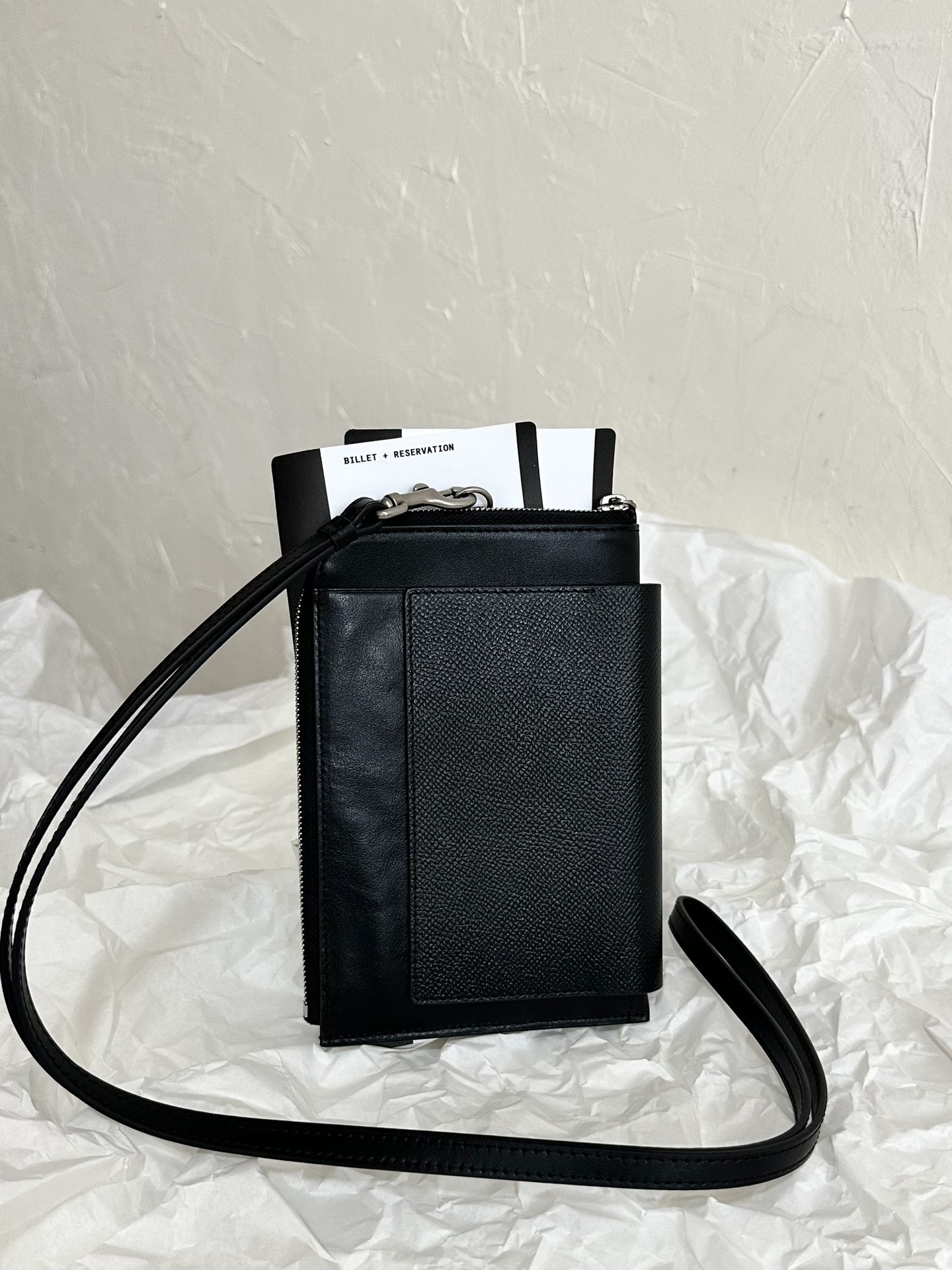 ブラック の メンズ Passport フォンホルダー