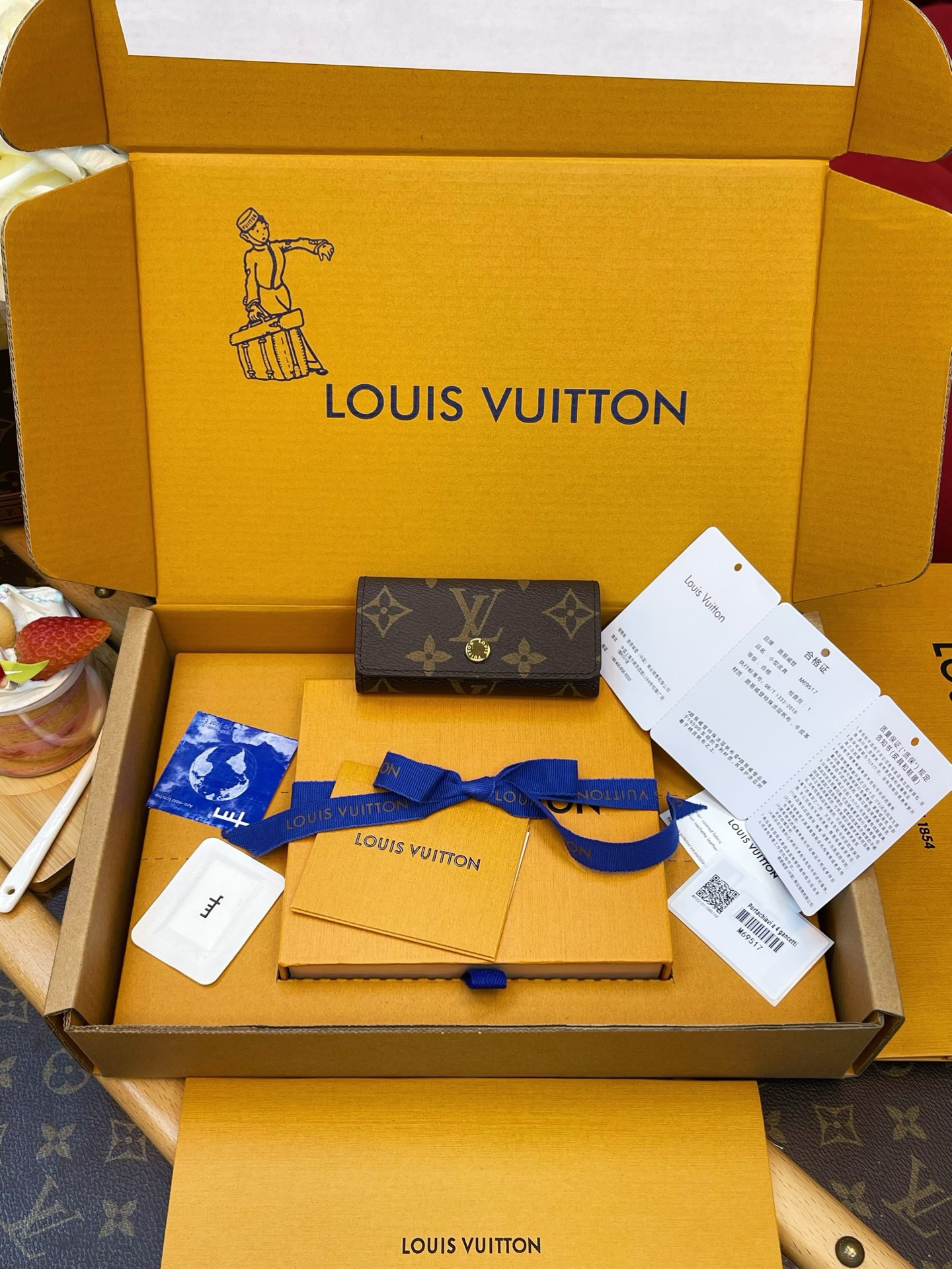 M69517 Key Case Multicre 4