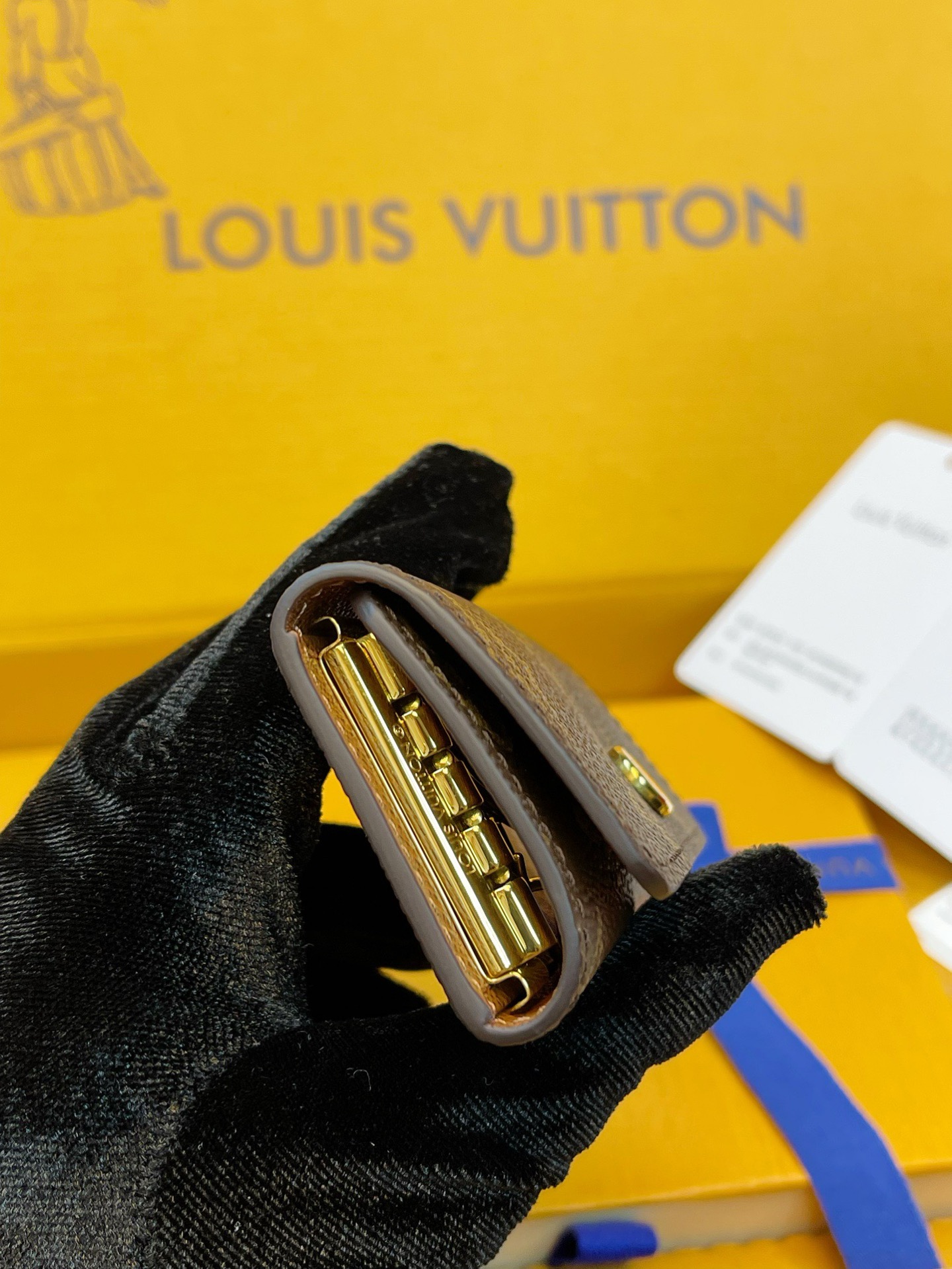 M69517 Key Case Multicre 4