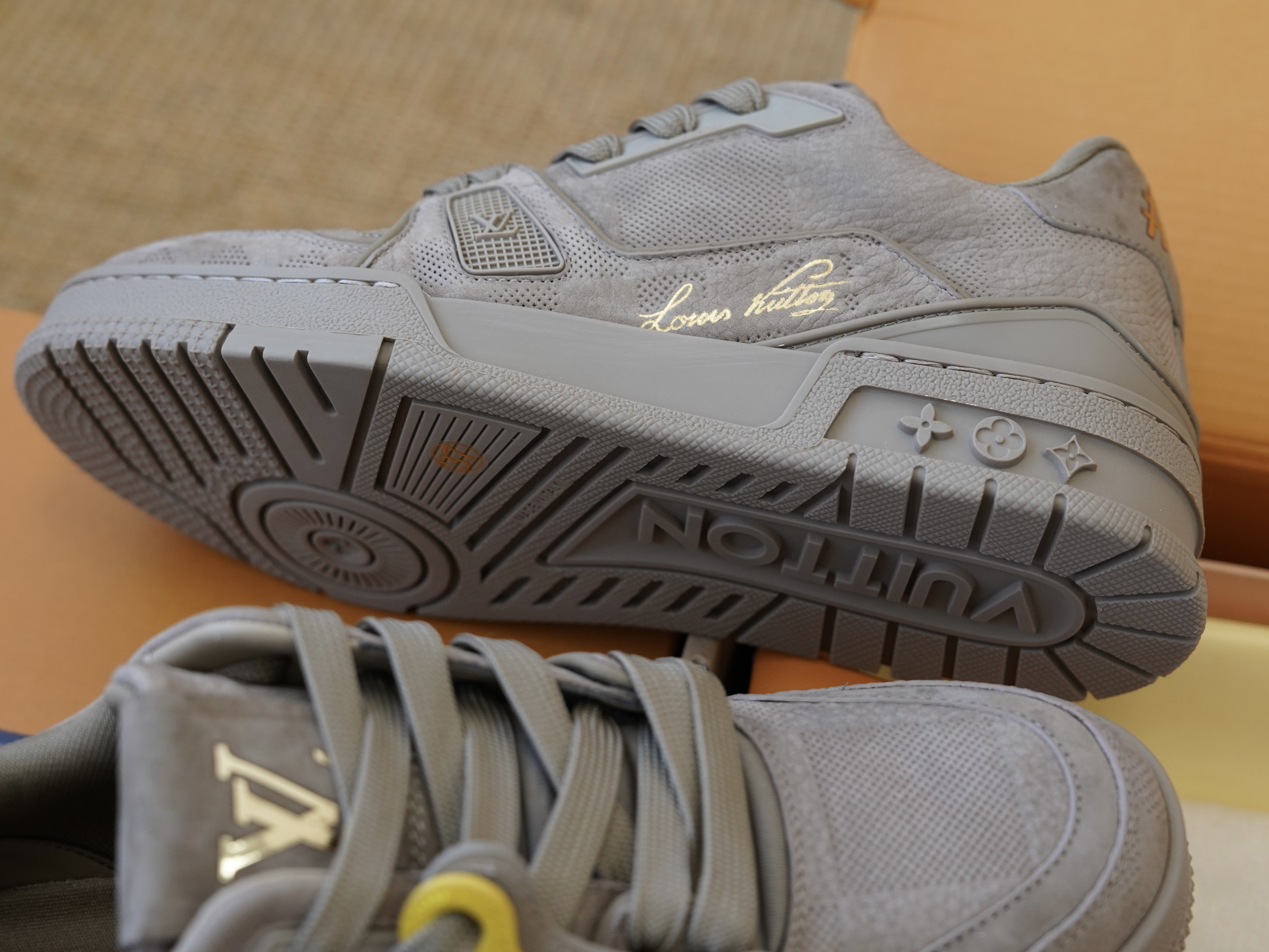 1AHCWR LV Trainer Sneaker