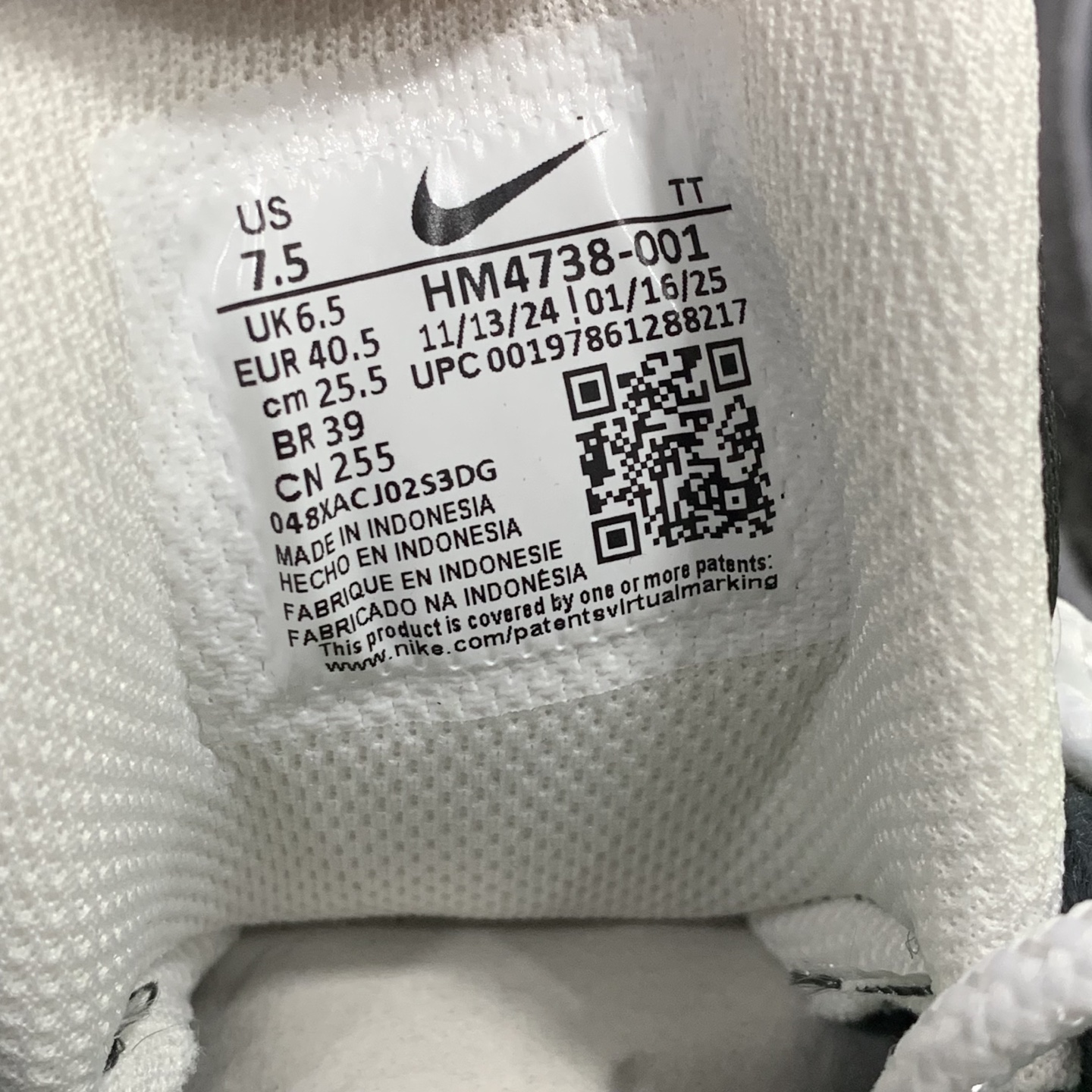 MoMA Design Store Exclusive Nike Air Max 95 OG "Reverse Neon"