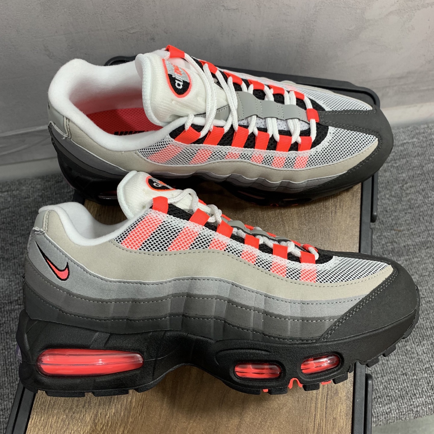 Nike Air Max 95 OG Big Bubble "Medium Ash/Solar Red"
