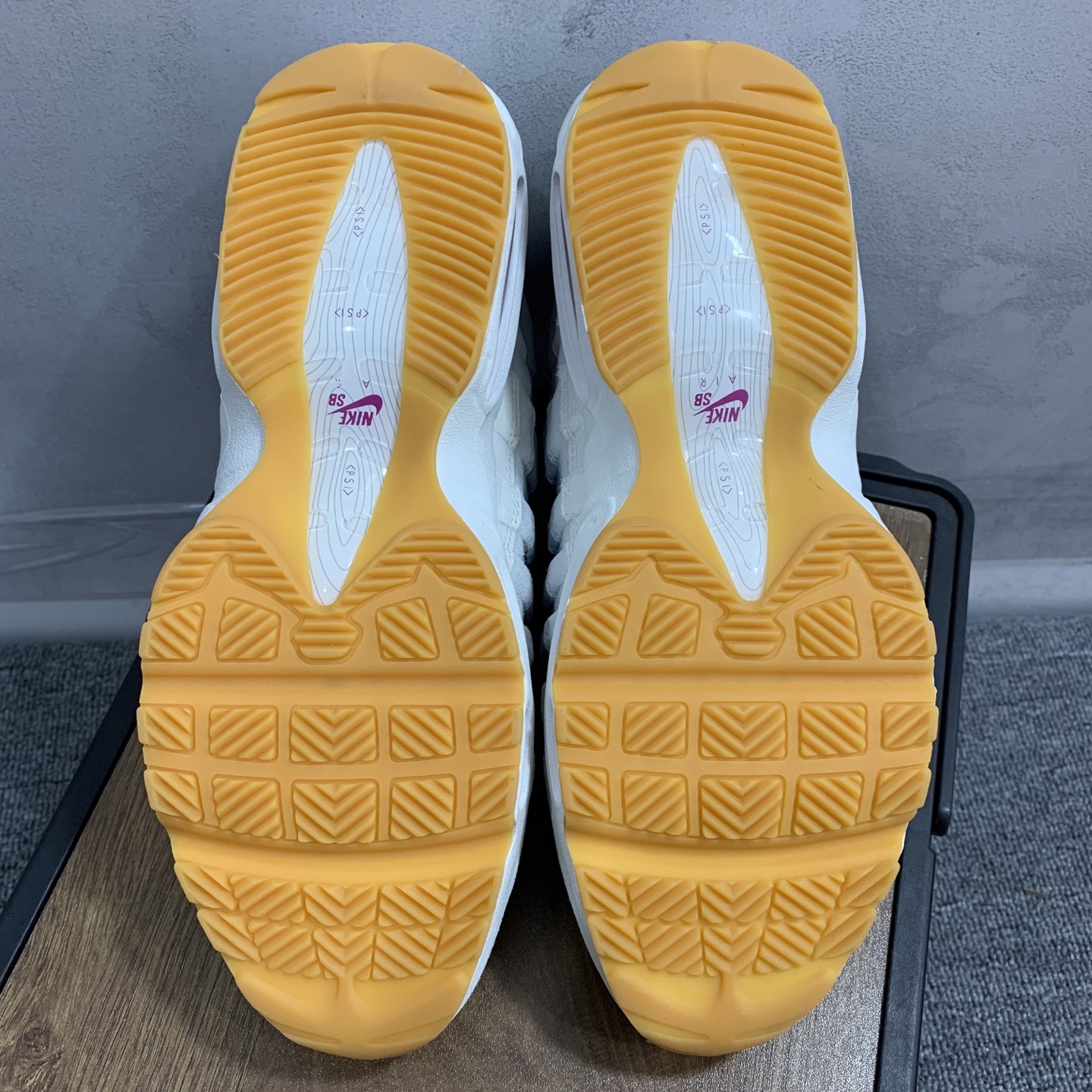 Nike SB Air Max 95 "Summit White/Cactus Flower"