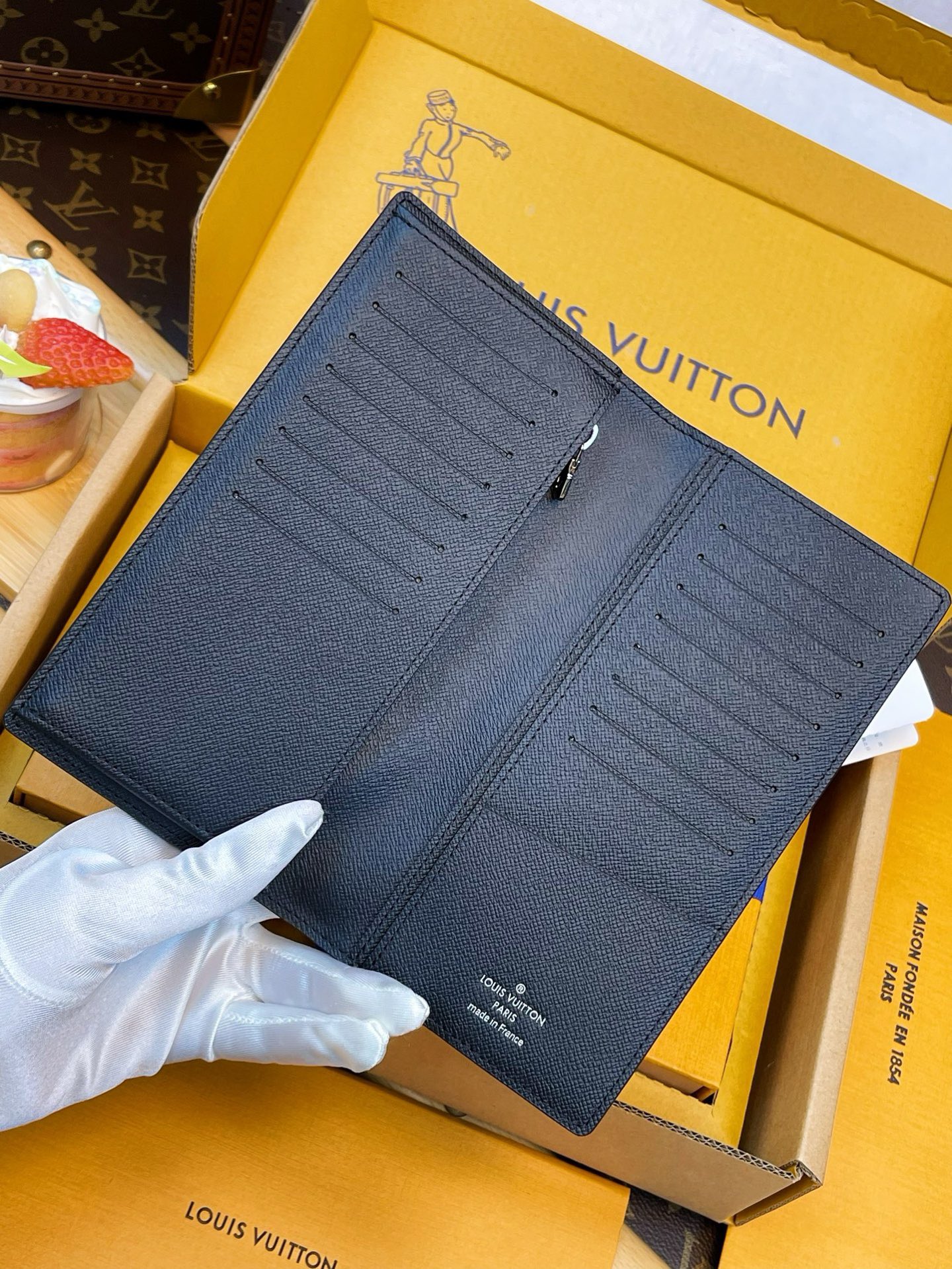 M61697 Brazza Wallet Monogram Eclipse