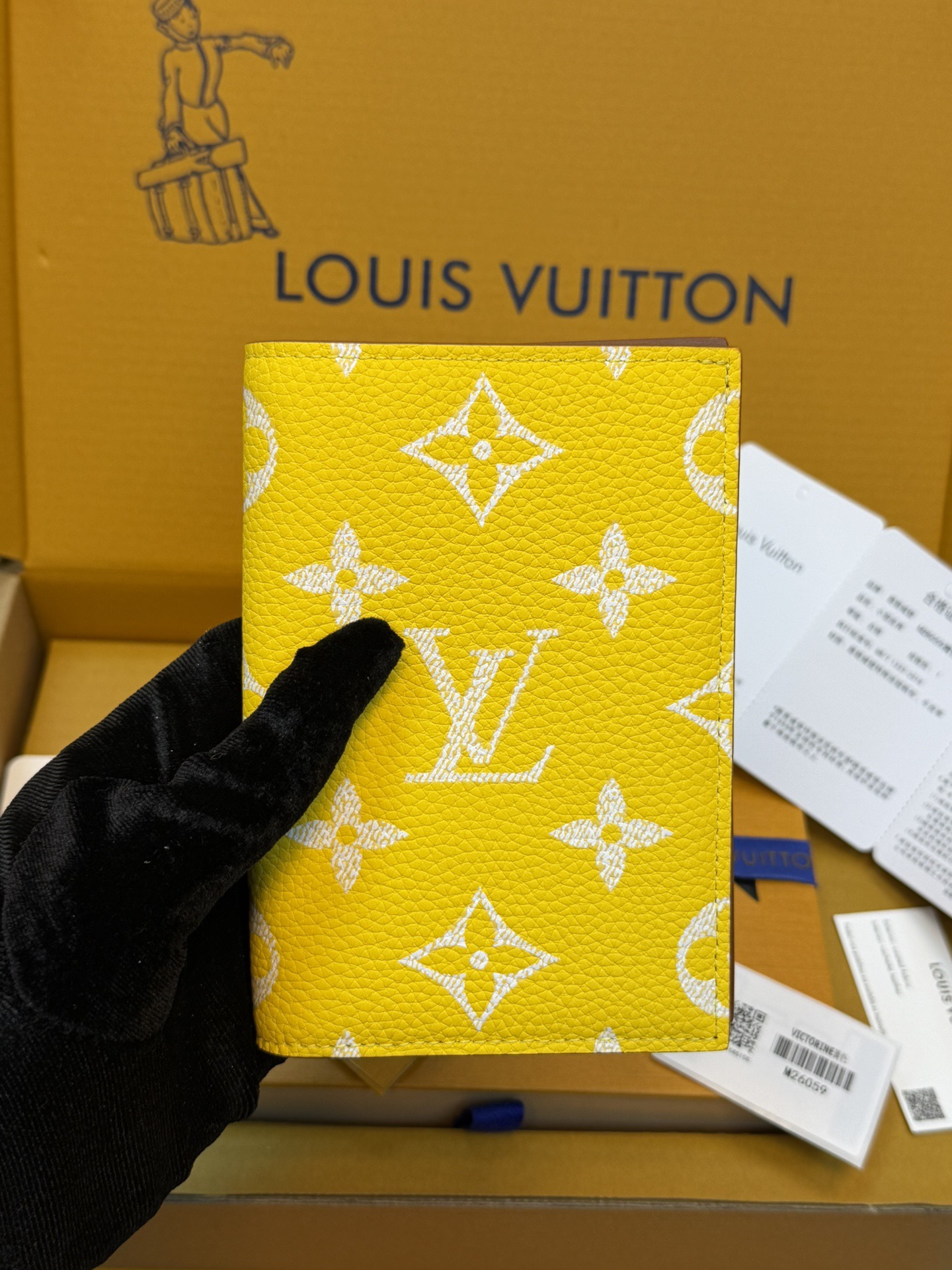 M26059 Passport cover