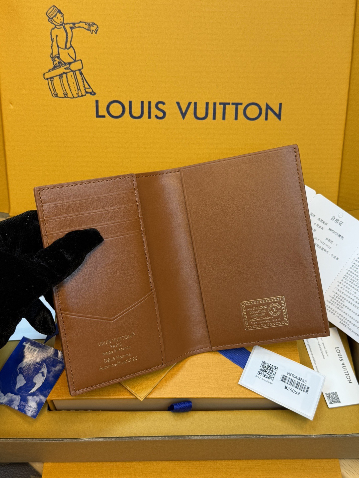 M26059 Passport cover