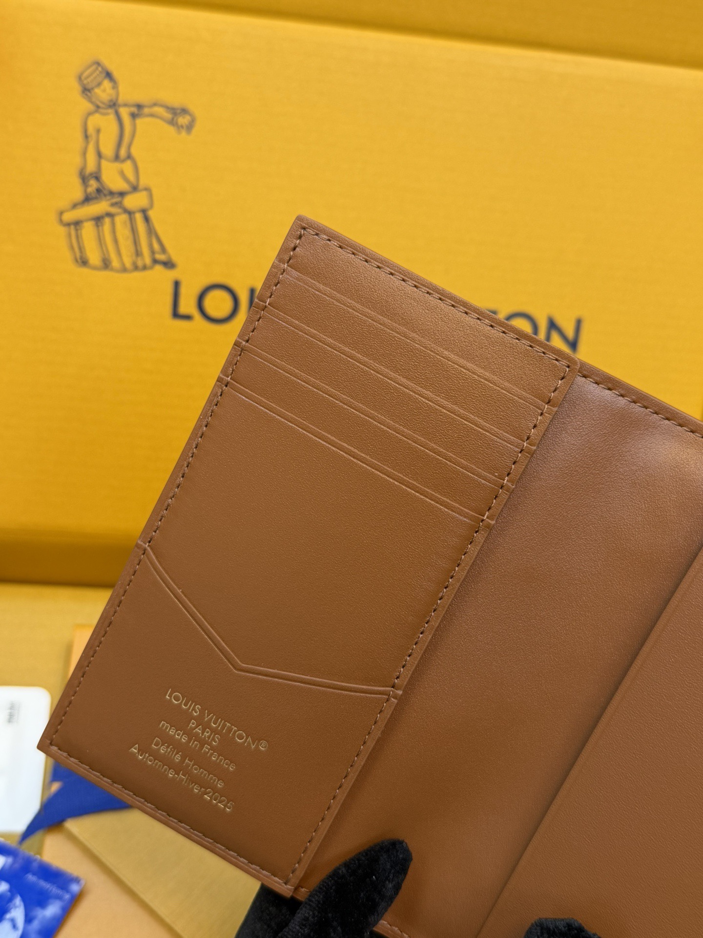 M26059 Passport cover