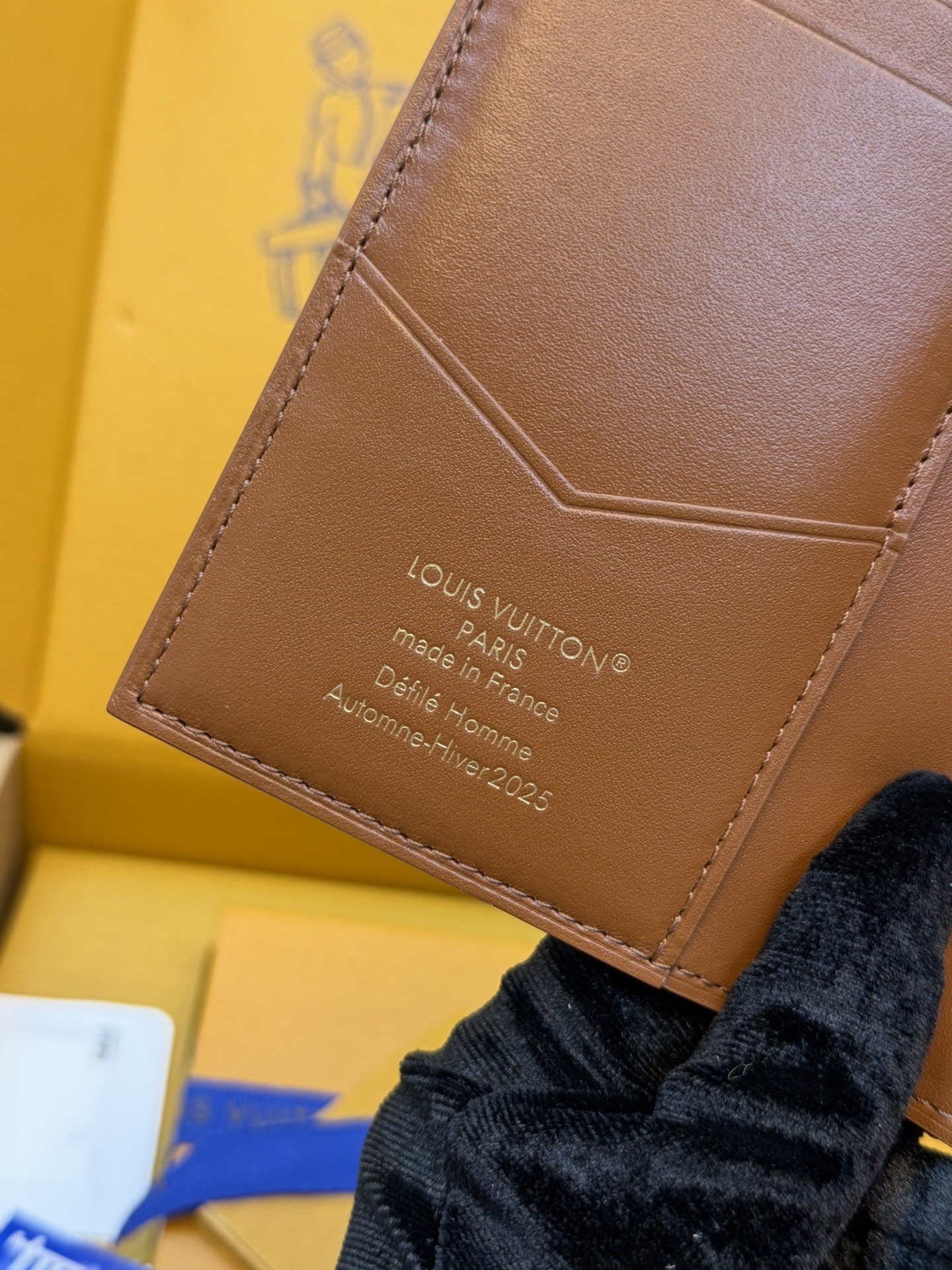 M26059 Passport cover