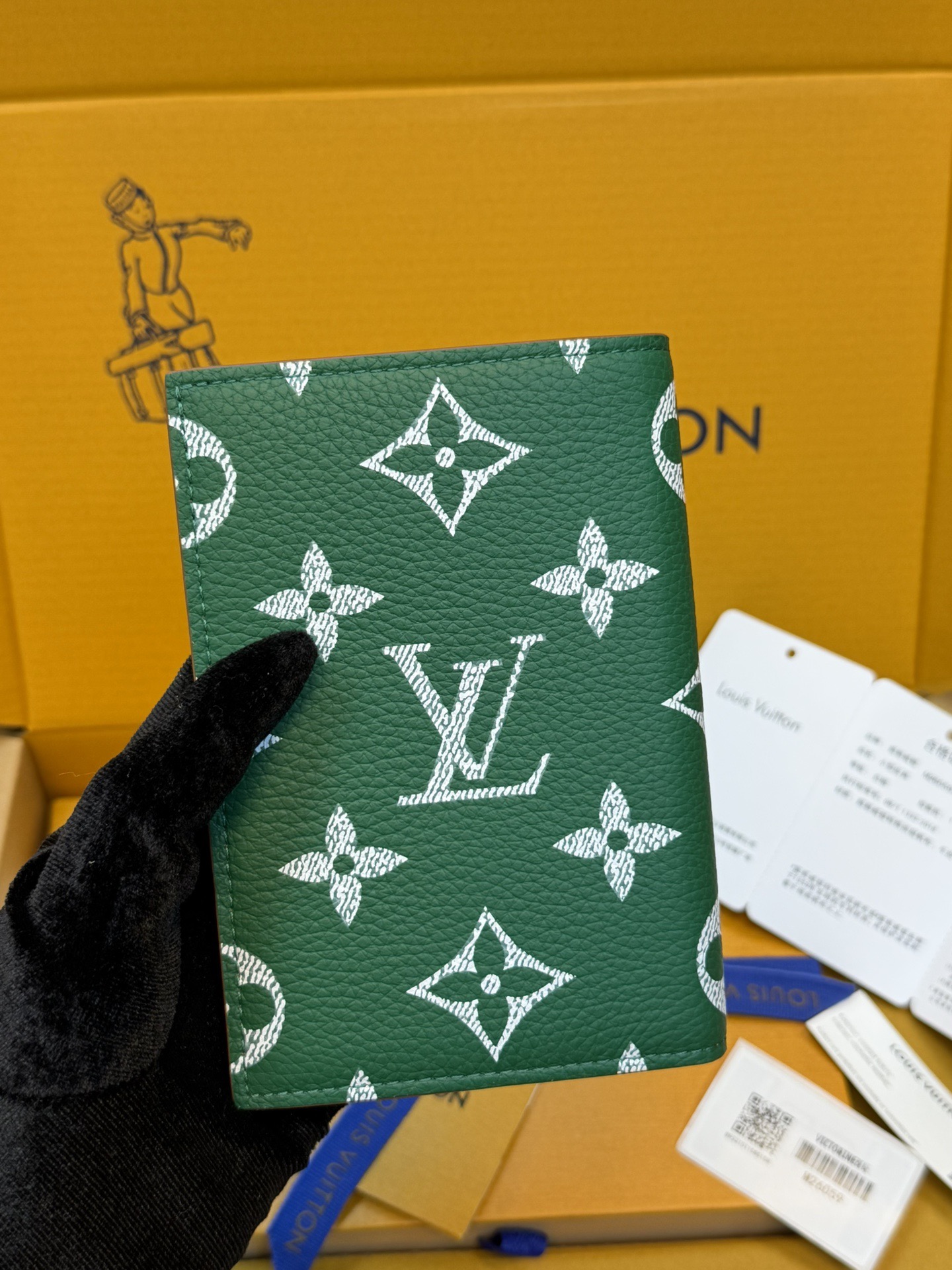 M26059 Passport cover
