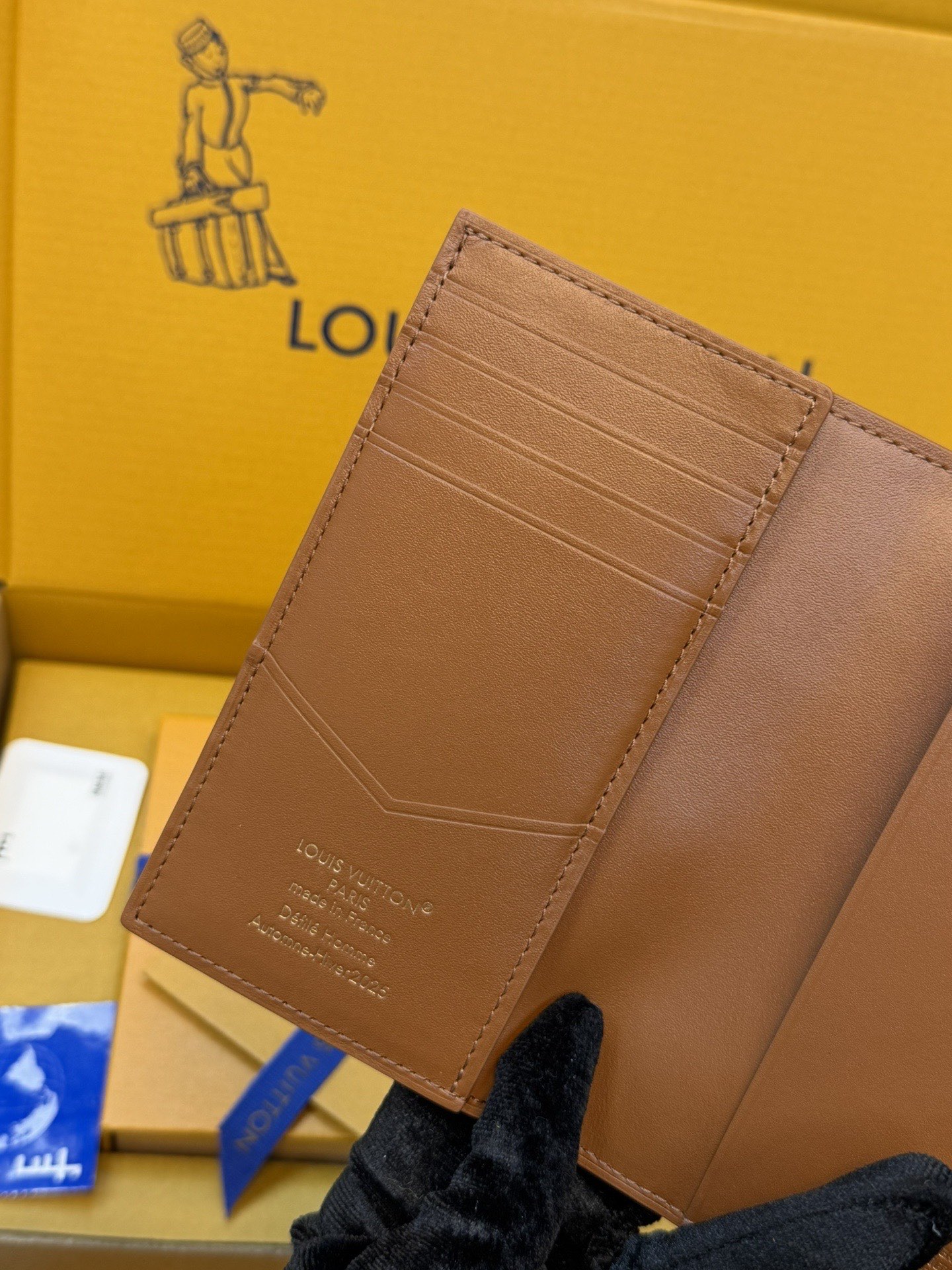 M26059 Passport cover