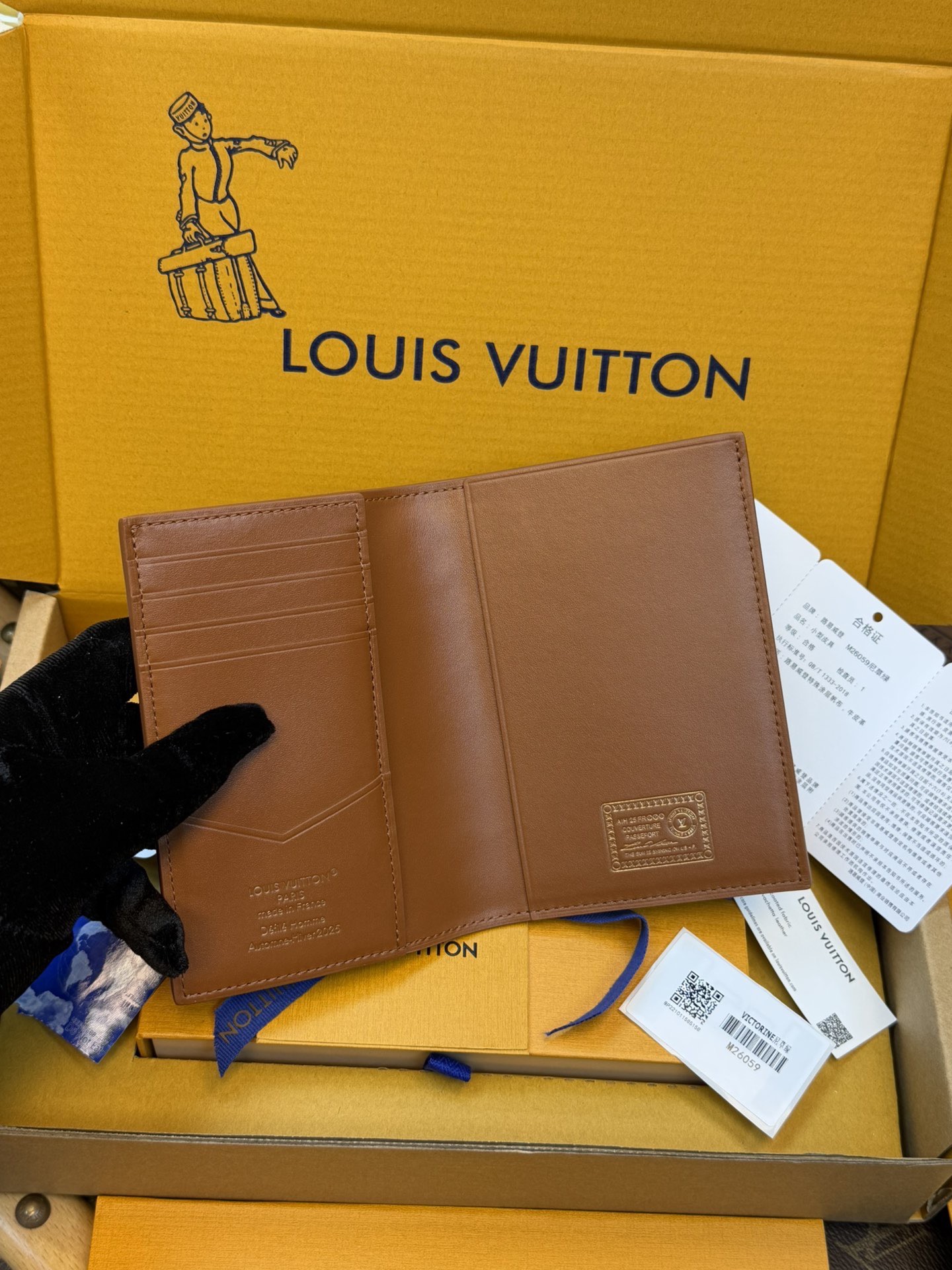 M26059 Passport cover