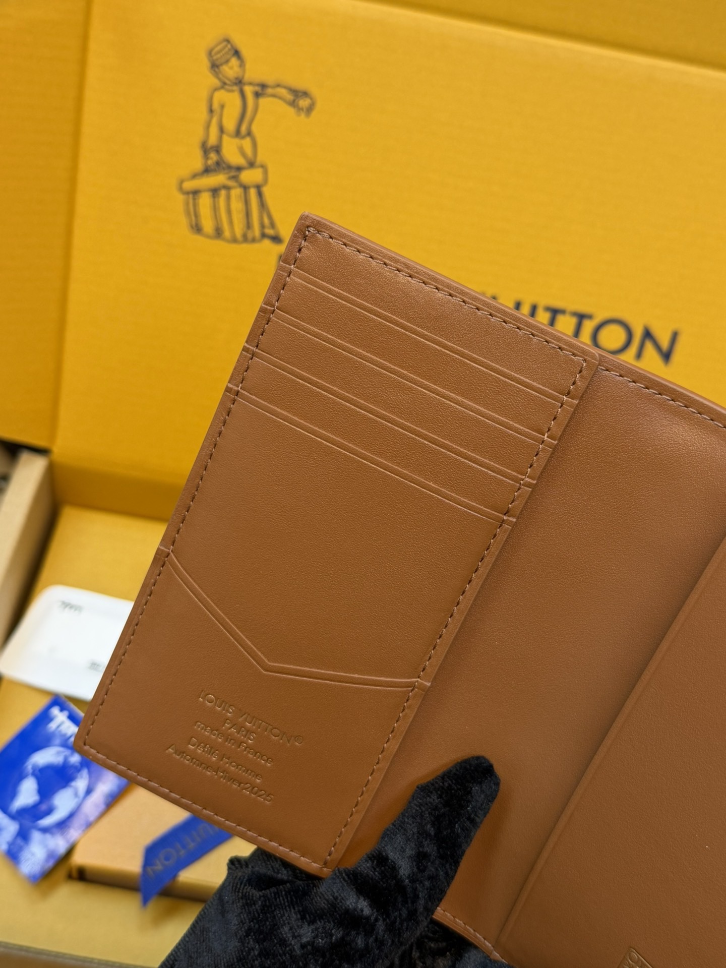 M26059 Passport cover