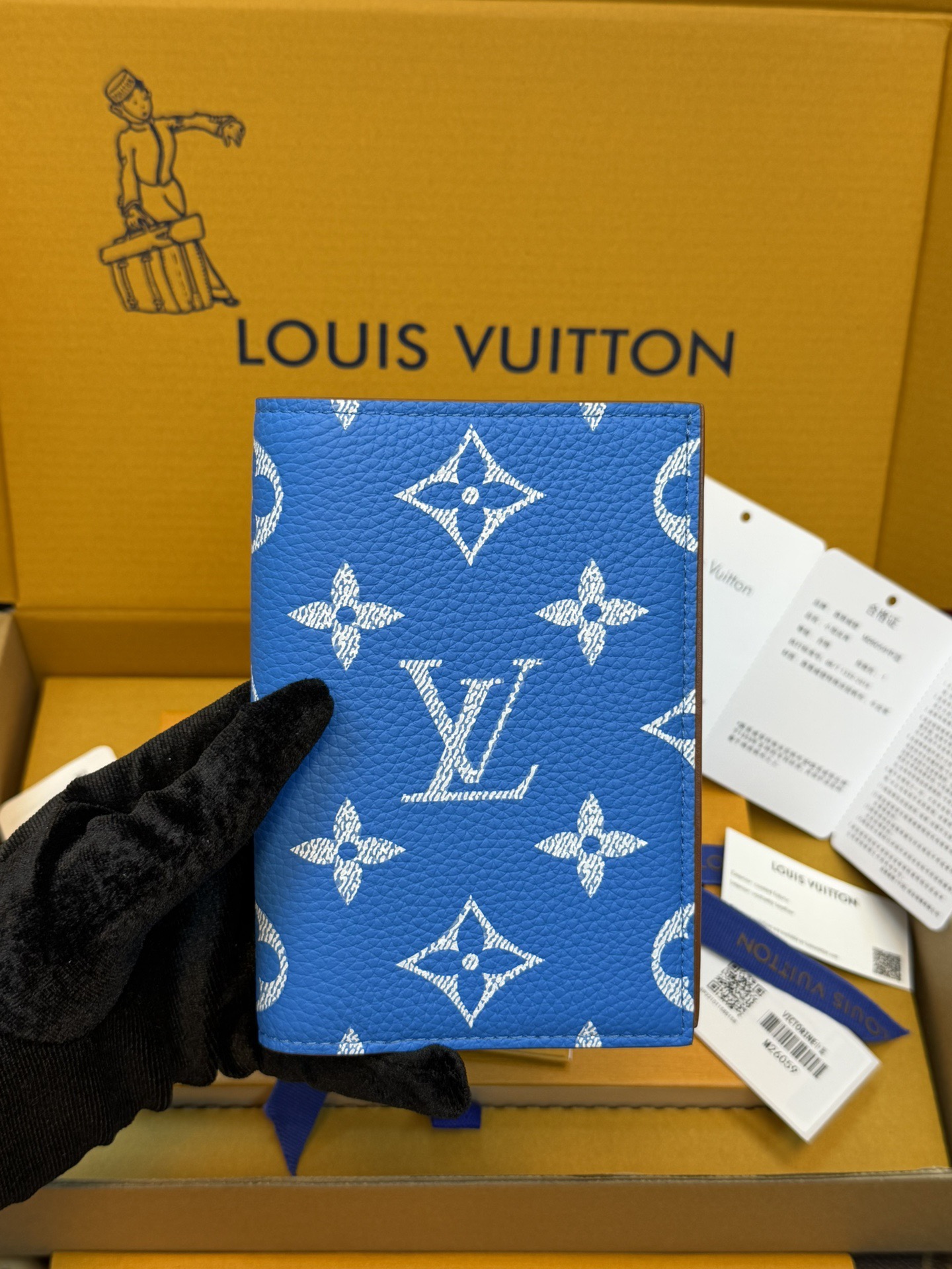 M26059 Passport cover