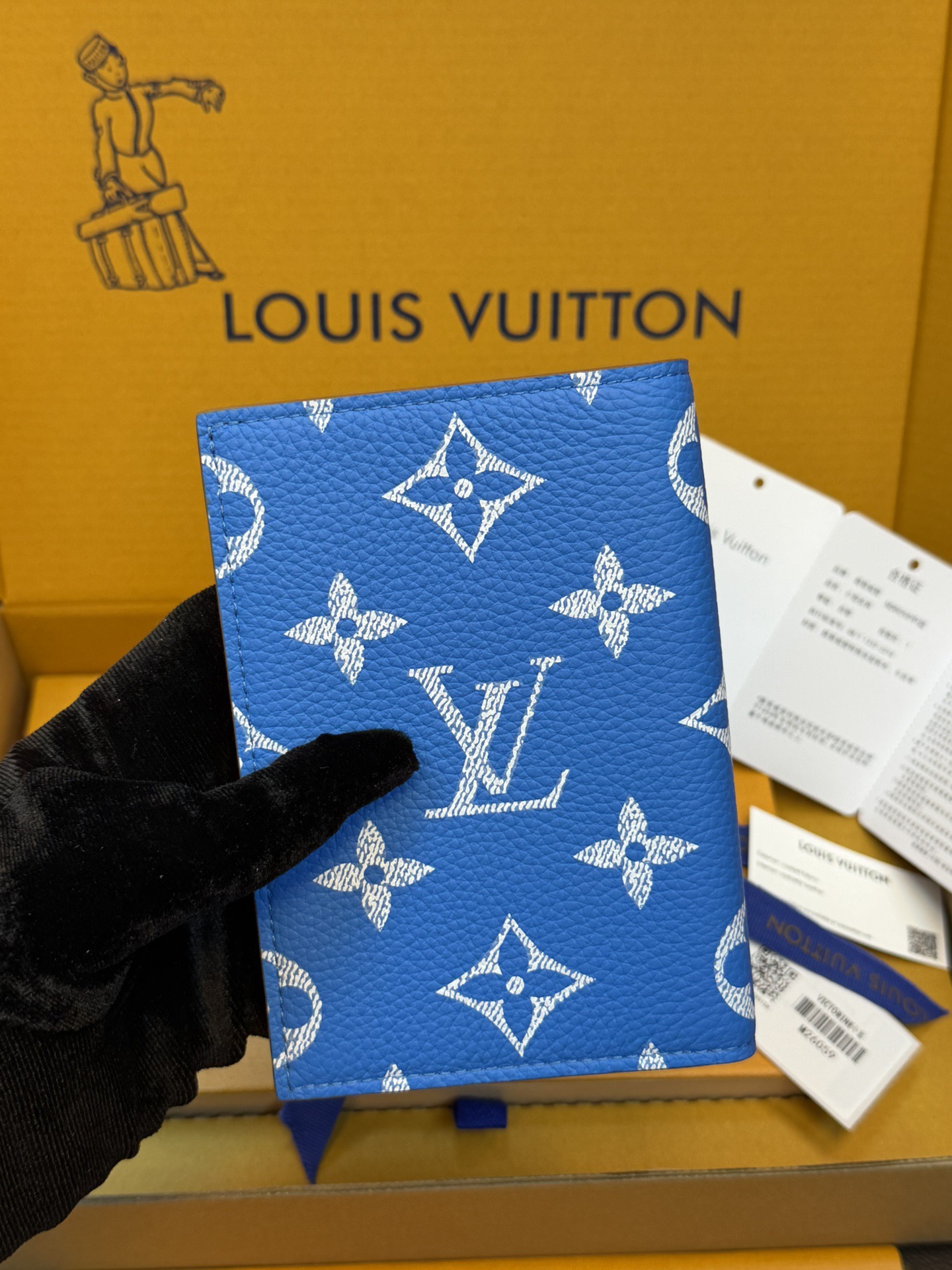 M26059 Passport cover