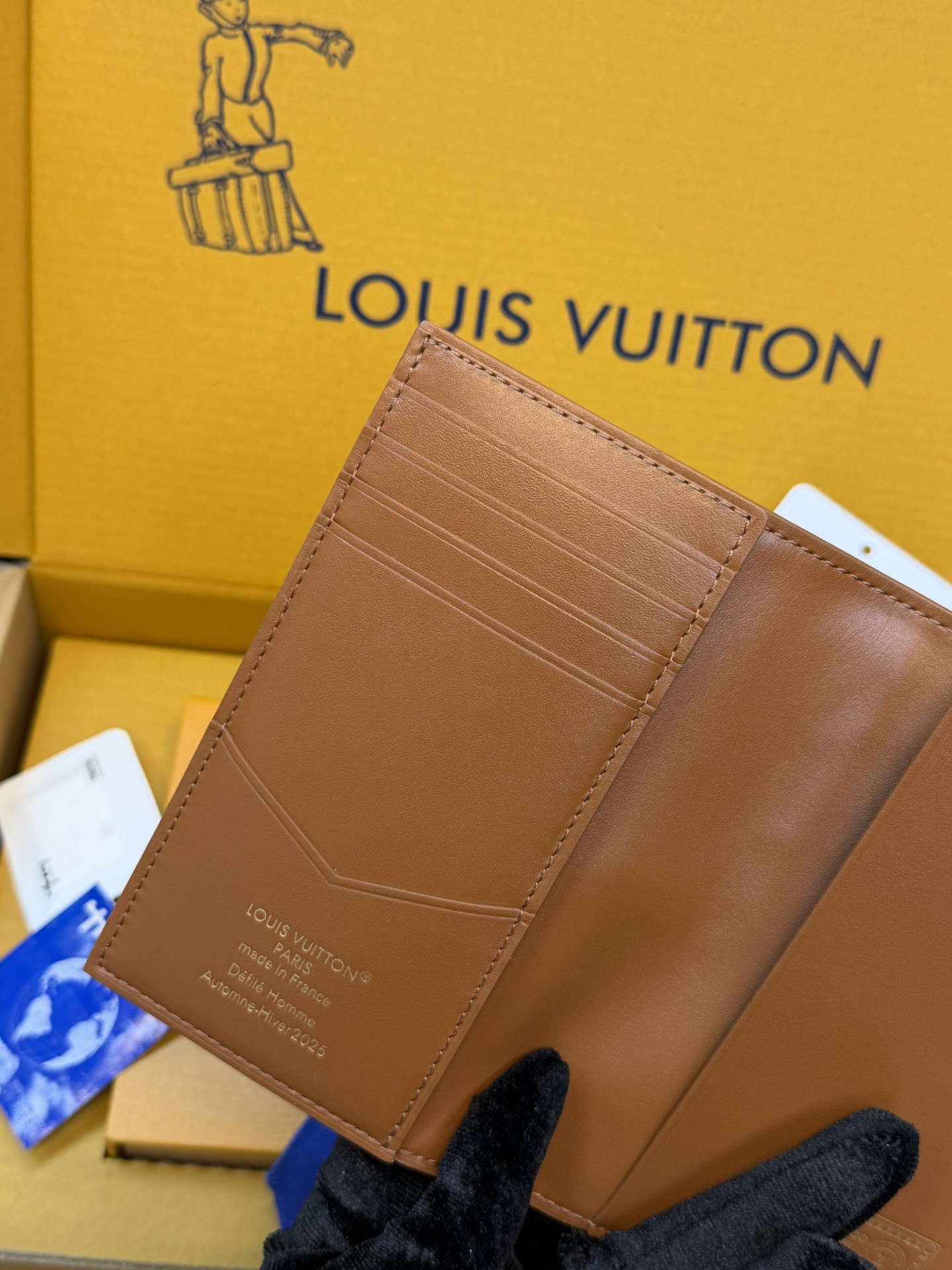 M26059 Passport cover