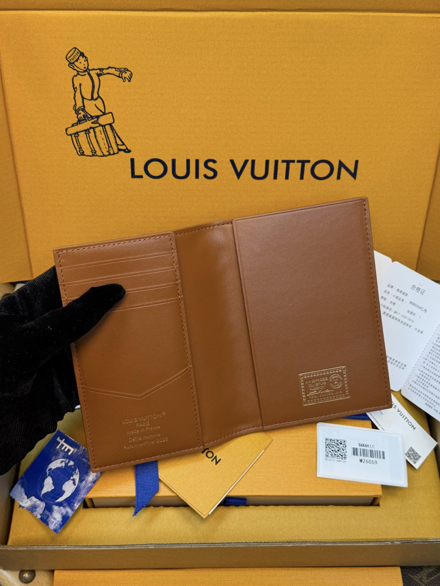 M26059 Passport cover