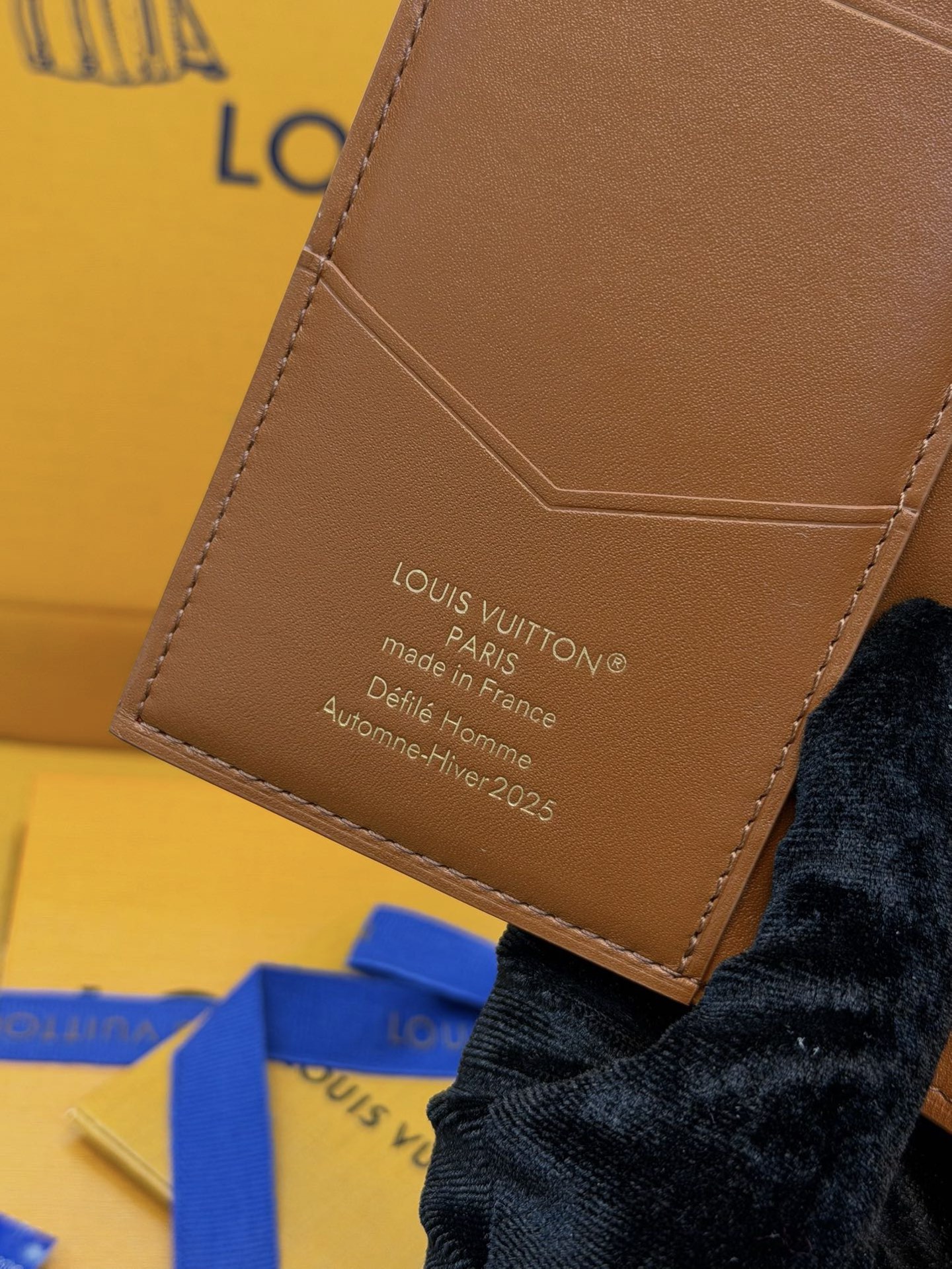 M26059 Passport cover